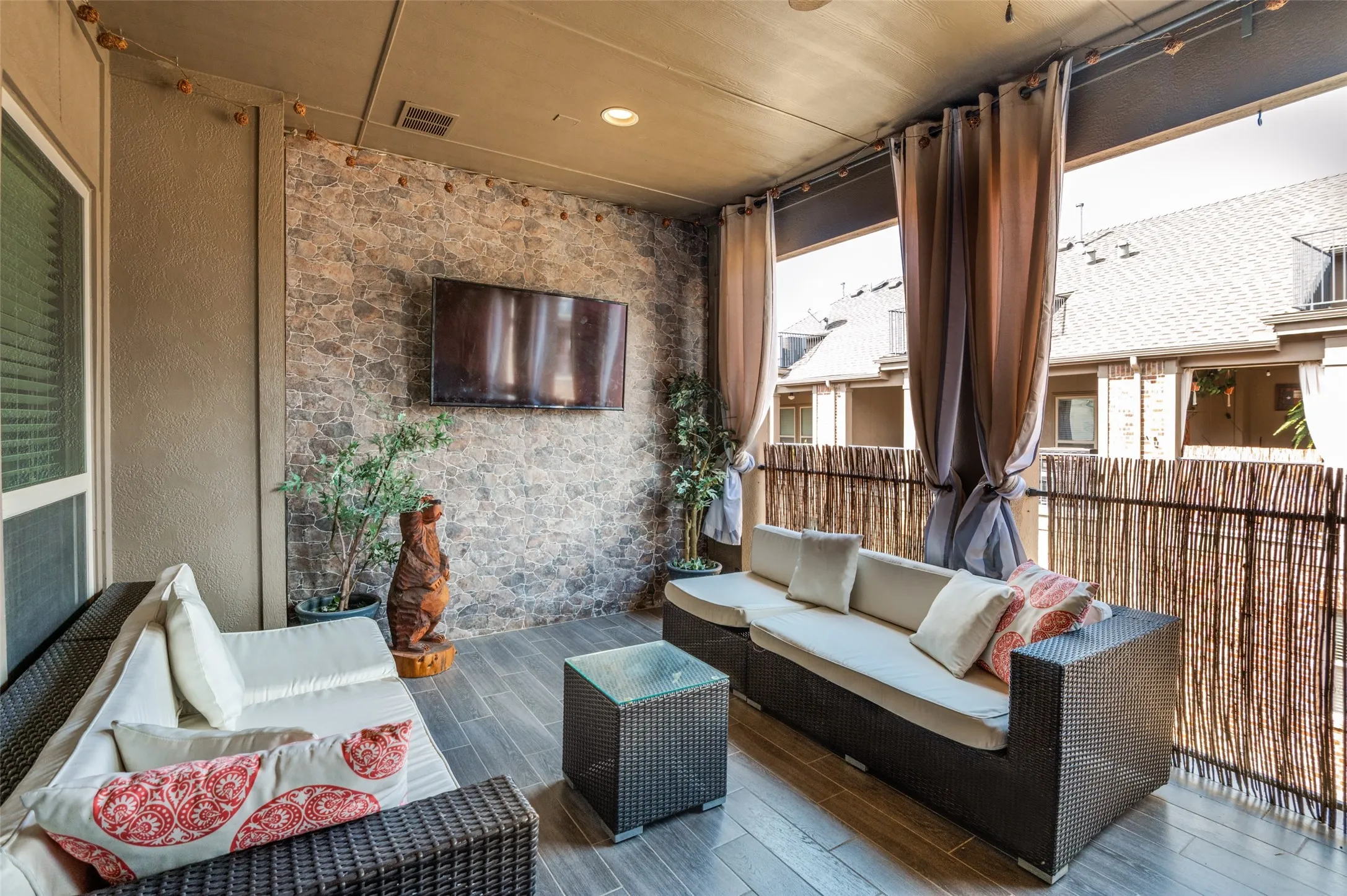 Third Floor Blacony Patio XXL with Shades