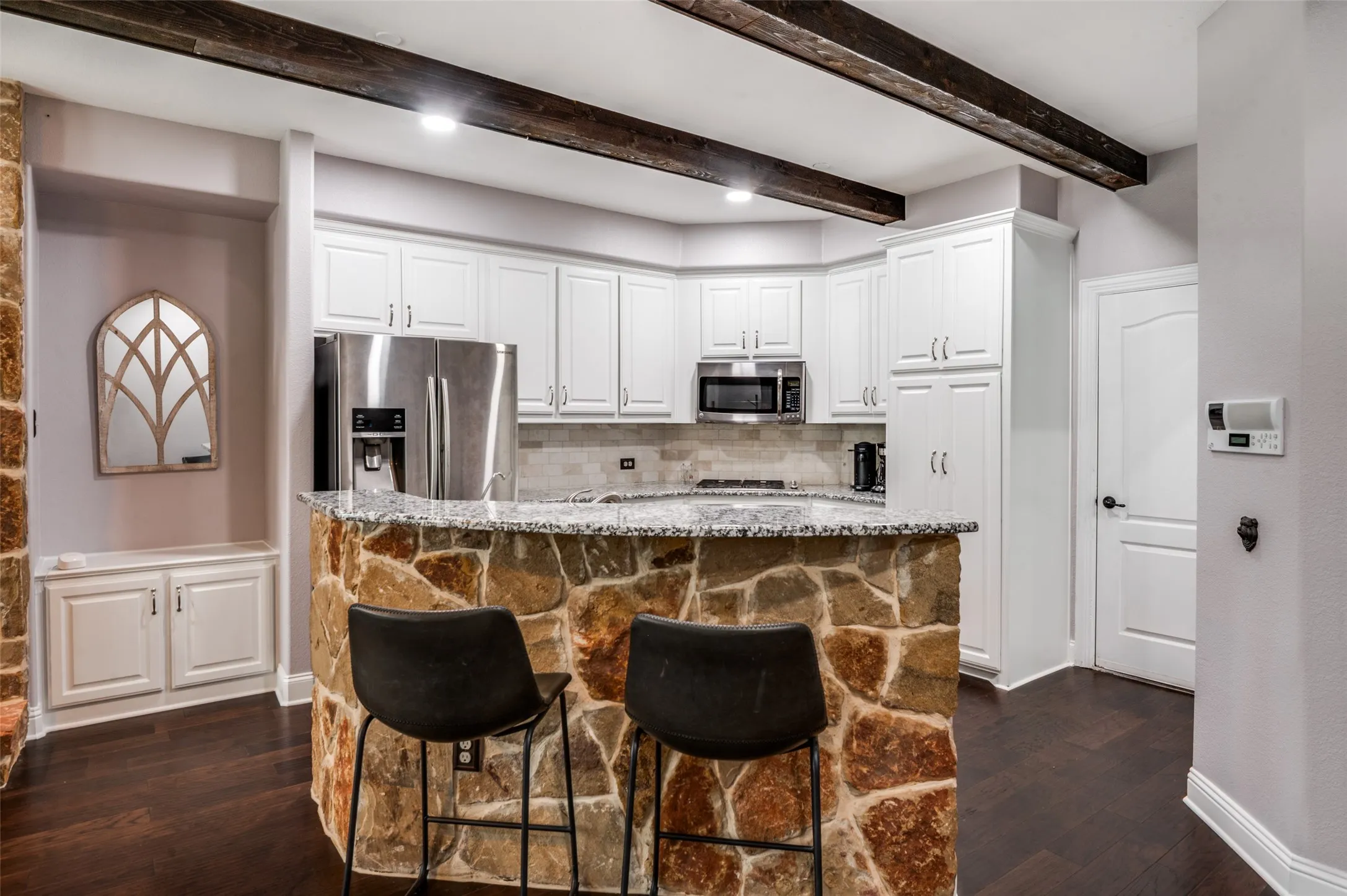 Matching Stone Façade on Kitchen Island