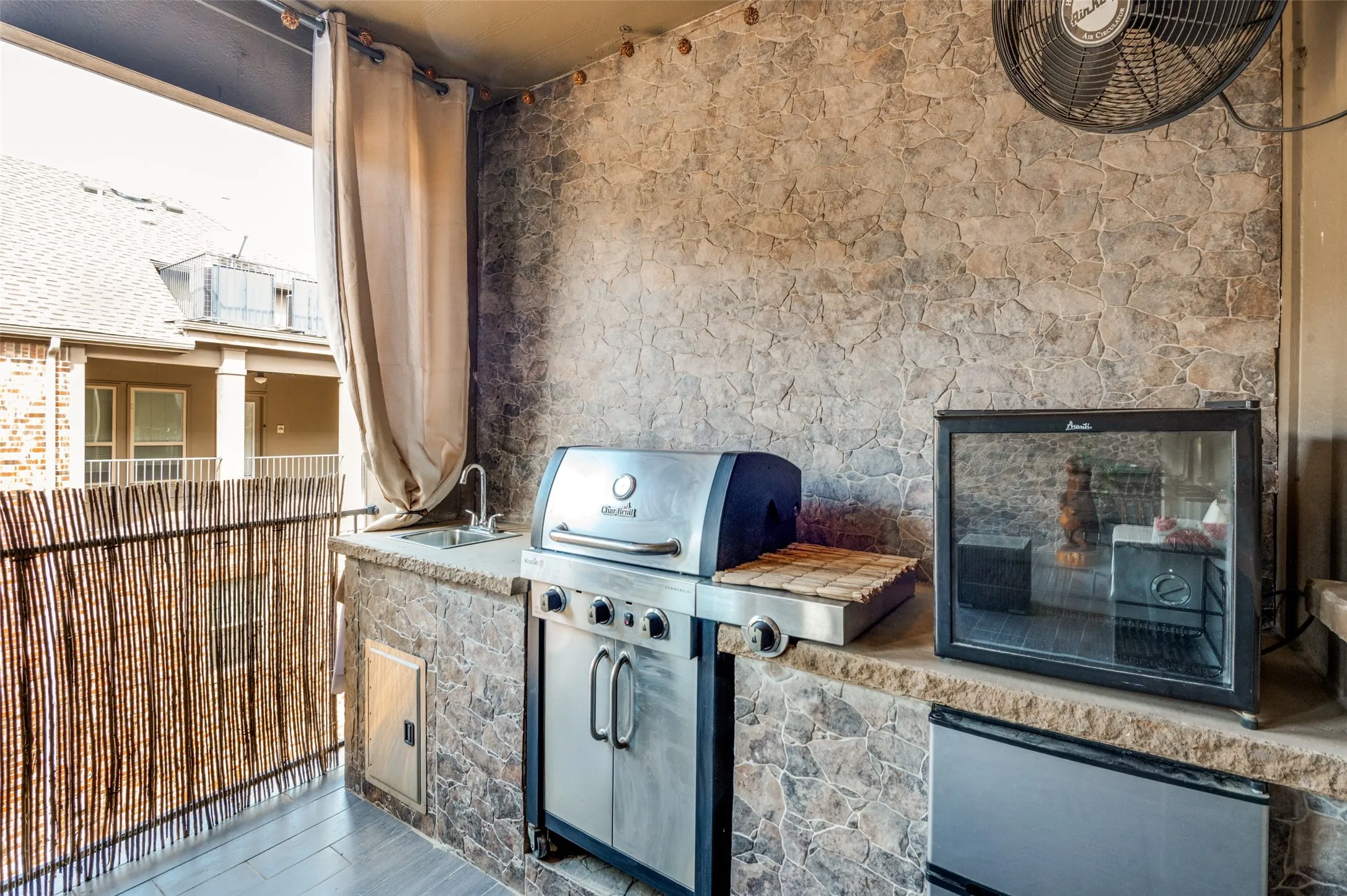 Built in Kitchenette