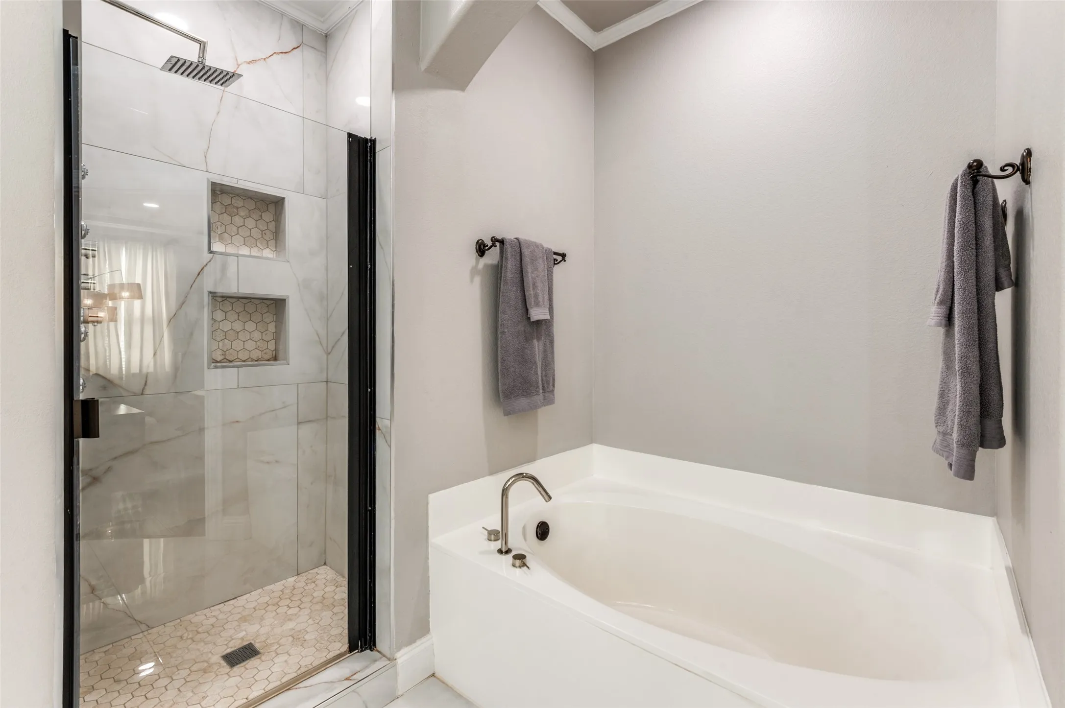 Updated Master Bathroom Shower and Full Bathtub