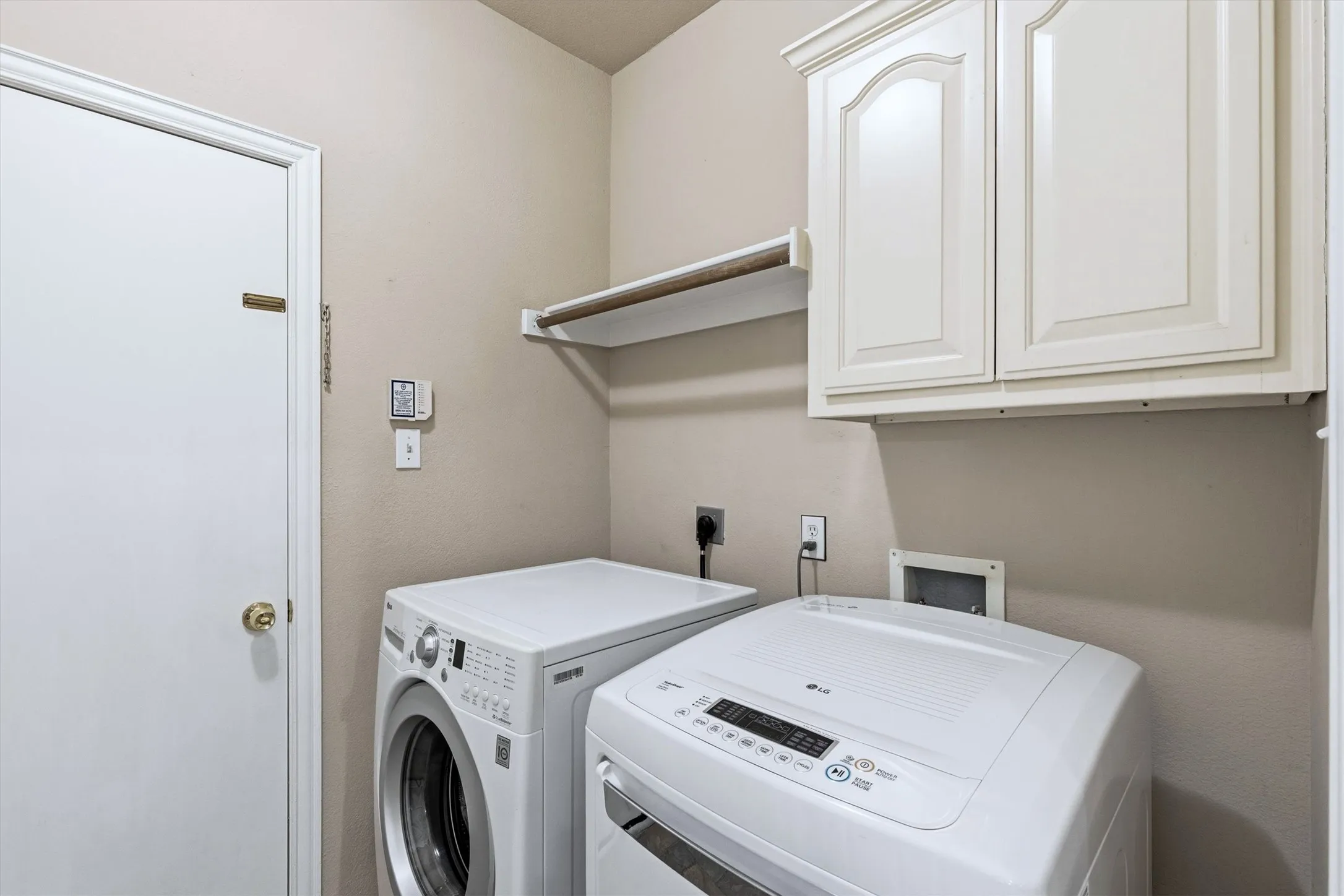 Single Family Residence For Sale in Collin County , 4136 Silverthorne Street, Richardson, Texas 75082, 4 Bedroom, 4 Bathroom, 3 Garage spaces, 2,927 Sqft, built in 1999, mls#21405633, Real Estate Agent in Richardson, Homes For Sale in Collin county, Homes For Sale in Richardson, Realtor in Richardson Texas, Real Estate Brokerage Independent Realty Texas, Luminita Cordes Realtor