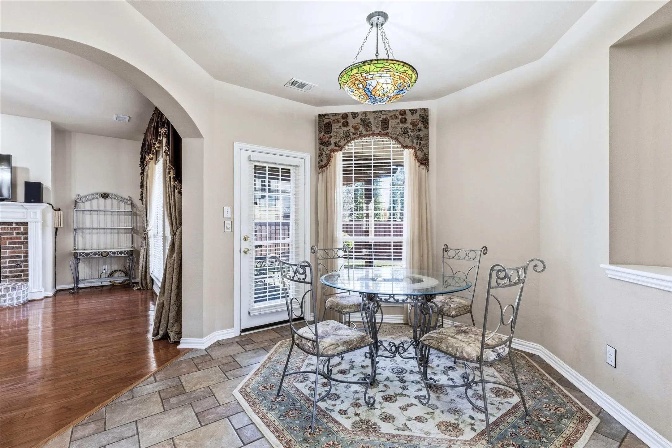 Single Family Residence For Sale in Collin County , 4136 Silverthorne Street, Richardson, Texas 75082, 4 Bedroom, 4 Bathroom, 3 Garage spaces, 2,927 Sqft, built in 1999, mls#21405633, Real Estate Agent in Richardson, Homes For Sale in Collin county, Homes For Sale in Richardson, Realtor in Richardson Texas, Real Estate Brokerage Independent Realty Texas, Luminita Cordes Realtor