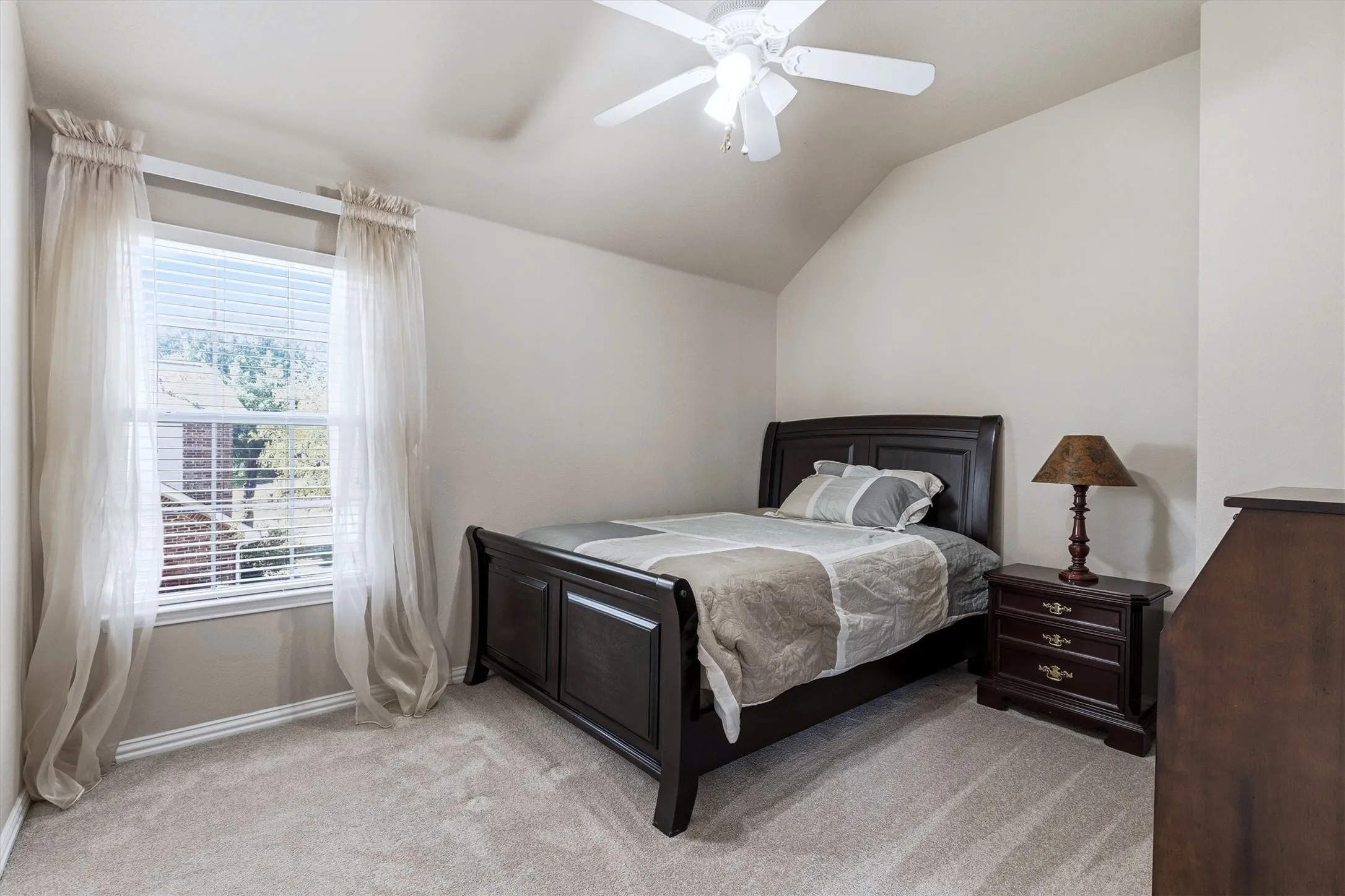 Single Family Residence For Sale in Collin County , 4136 Silverthorne Street, Richardson, Texas 75082, 4 Bedroom, 4 Bathroom, 3 Garage spaces, 2,927 Sqft, built in 1999, mls#21405633, Real Estate Agent in Richardson, Homes For Sale in Collin county, Homes For Sale in Richardson, Realtor in Richardson Texas, Real Estate Brokerage Independent Realty Texas, Luminita Cordes Realtor