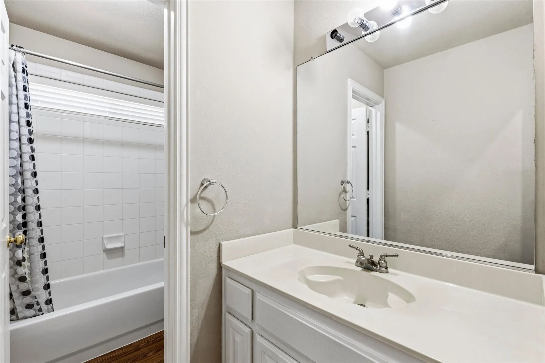 Single Family Residence For Sale in Collin County , 4136 Silverthorne Street, Richardson, Texas 75082, 4 Bedroom, 4 Bathroom, 3 Garage spaces, 2,927 Sqft, built in 1999, mls#21405633, Real Estate Agent in Richardson, Homes For Sale in Collin county, Homes For Sale in Richardson, Realtor in Richardson Texas, Real Estate Brokerage Independent Realty Texas, Luminita Cordes Realtor