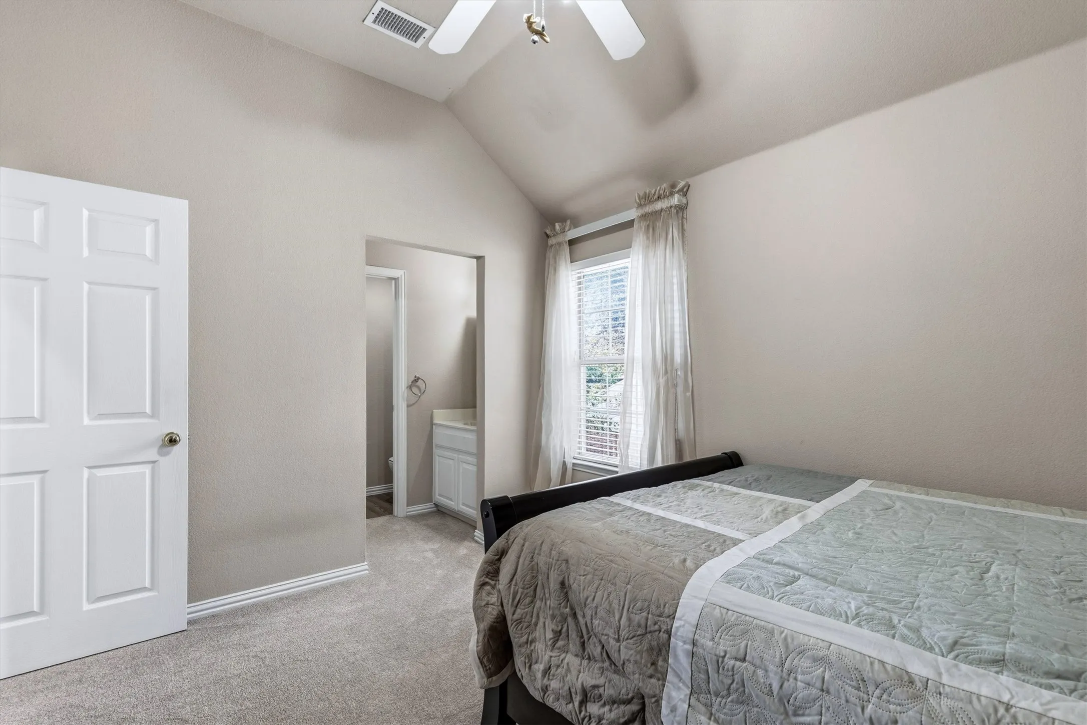 Single Family Residence For Sale in Collin County , 4136 Silverthorne Street, Richardson, Texas 75082, 4 Bedroom, 4 Bathroom, 3 Garage spaces, 2,927 Sqft, built in 1999, mls#21405633, Real Estate Agent in Richardson, Homes For Sale in Collin county, Homes For Sale in Richardson, Realtor in Richardson Texas, Real Estate Brokerage Independent Realty Texas, Luminita Cordes Realtor