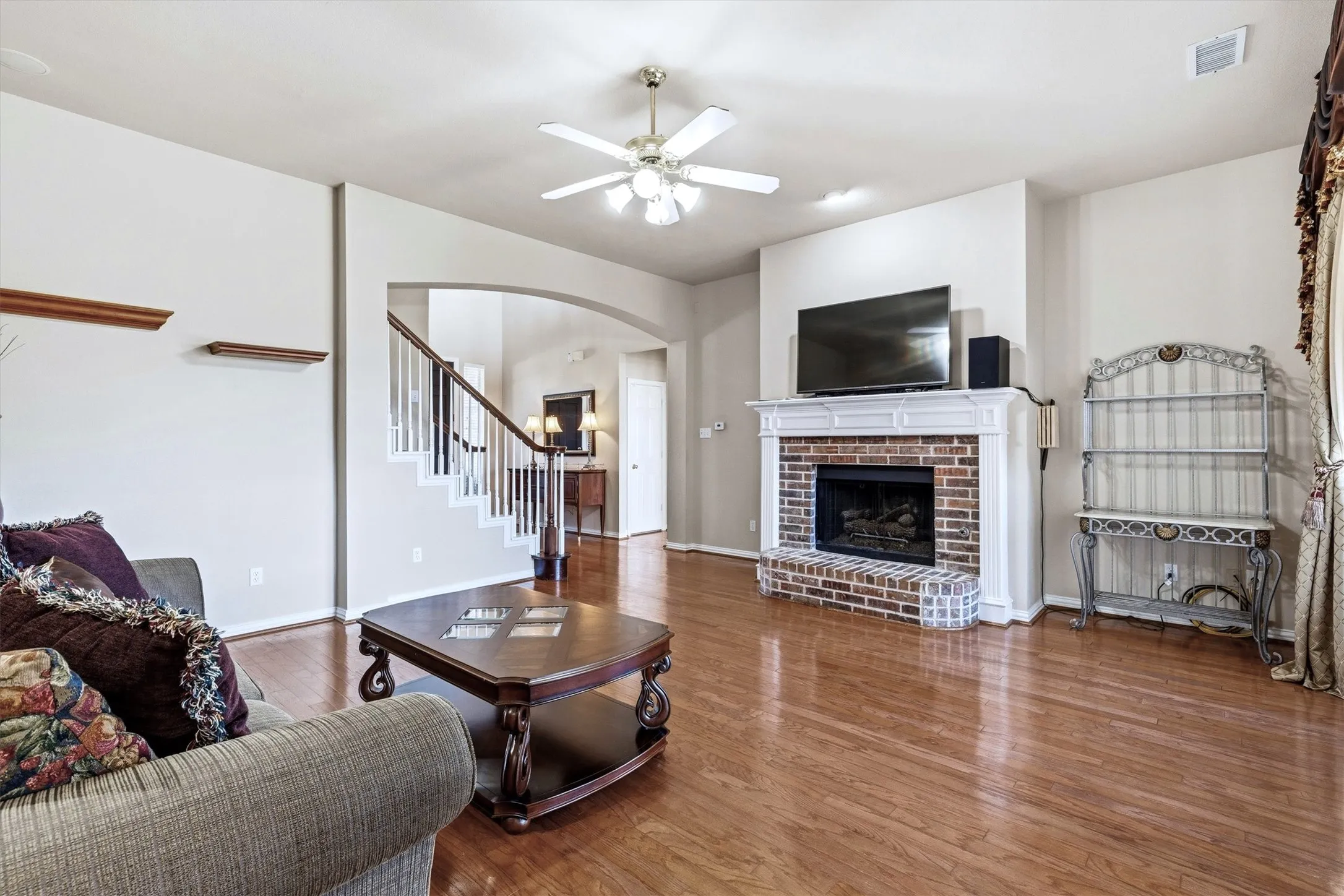 Single Family Residence For Sale in Collin County , 4136 Silverthorne Street, Richardson, Texas 75082, 4 Bedroom, 4 Bathroom, 3 Garage spaces, 2,927 Sqft, built in 1999, mls#21405633, Real Estate Agent in Richardson, Homes For Sale in Collin county, Homes For Sale in Richardson, Realtor in Richardson Texas, Real Estate Brokerage Independent Realty Texas, Luminita Cordes Realtor