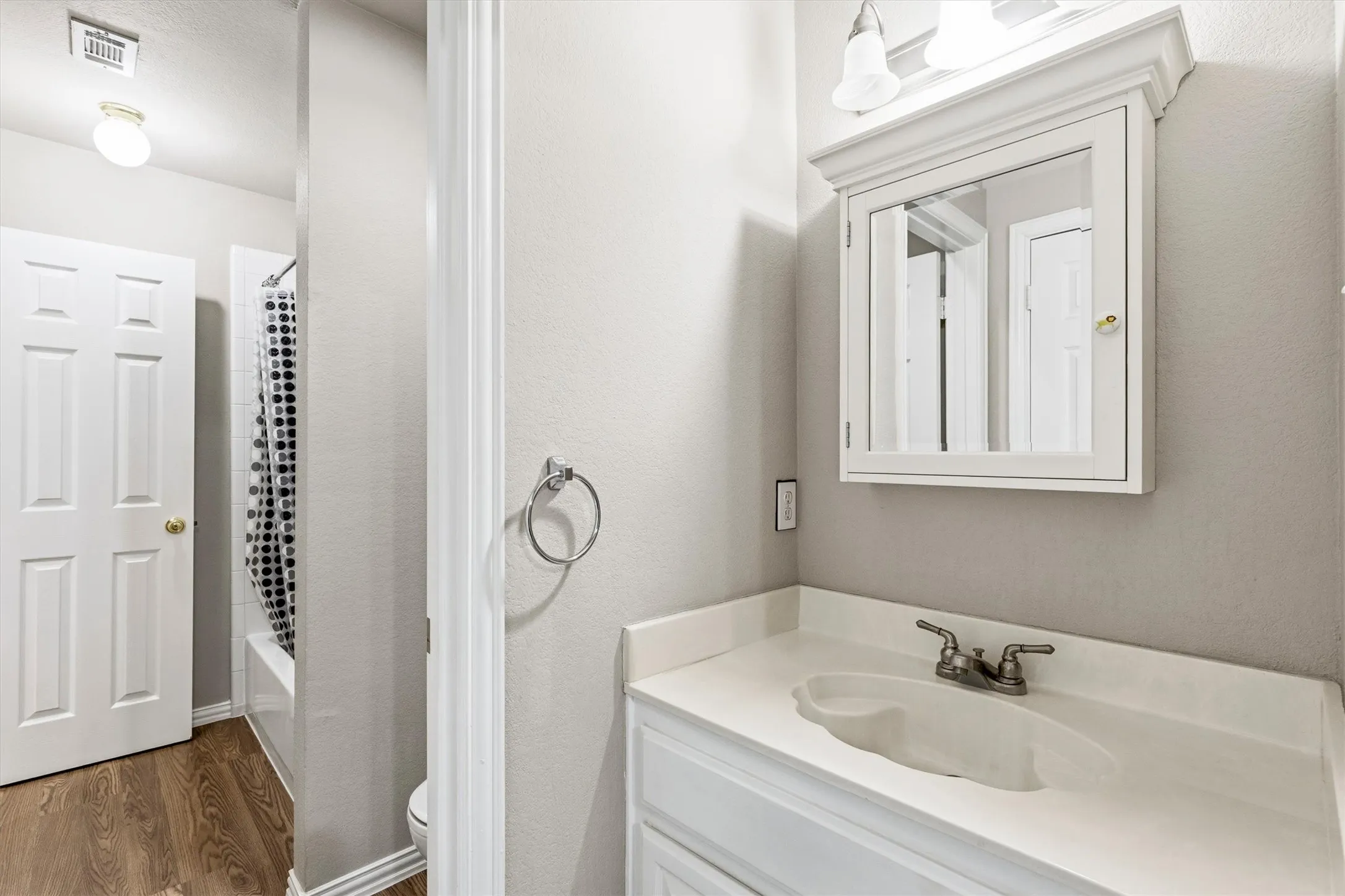 Single Family Residence For Sale in Collin County , 4136 Silverthorne Street, Richardson, Texas 75082, 4 Bedroom, 4 Bathroom, 3 Garage spaces, 2,927 Sqft, built in 1999, mls#21405633, Real Estate Agent in Richardson, Homes For Sale in Collin county, Homes For Sale in Richardson, Realtor in Richardson Texas, Real Estate Brokerage Independent Realty Texas, Luminita Cordes Realtor