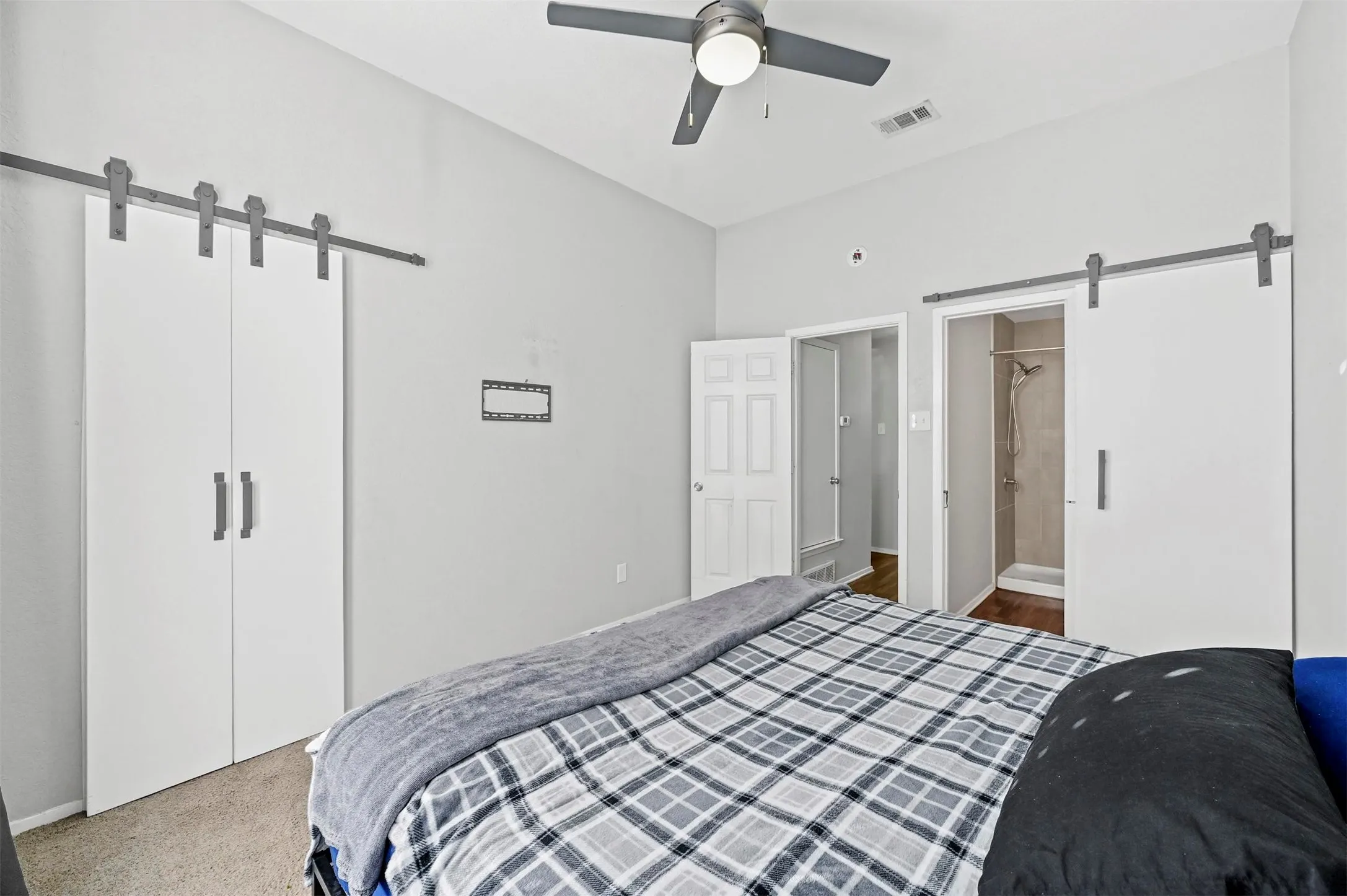 Single Family Residence For Rent in Tarrant County , 2814 Sherry Street, Arlington, Texas 76014, 2 Bedroom, 2 Bathroom, Garage spaces, 928 Sqft, built in 1987, mls#21405637, Real Estate Agent in Arlington, Homes For Rent in Tarrant county, Homes For Rent in Arlington, Realtor in Arlington Texas, Real Estate Brokerage Independent Realty Texas, Luminita Cordes Realtor