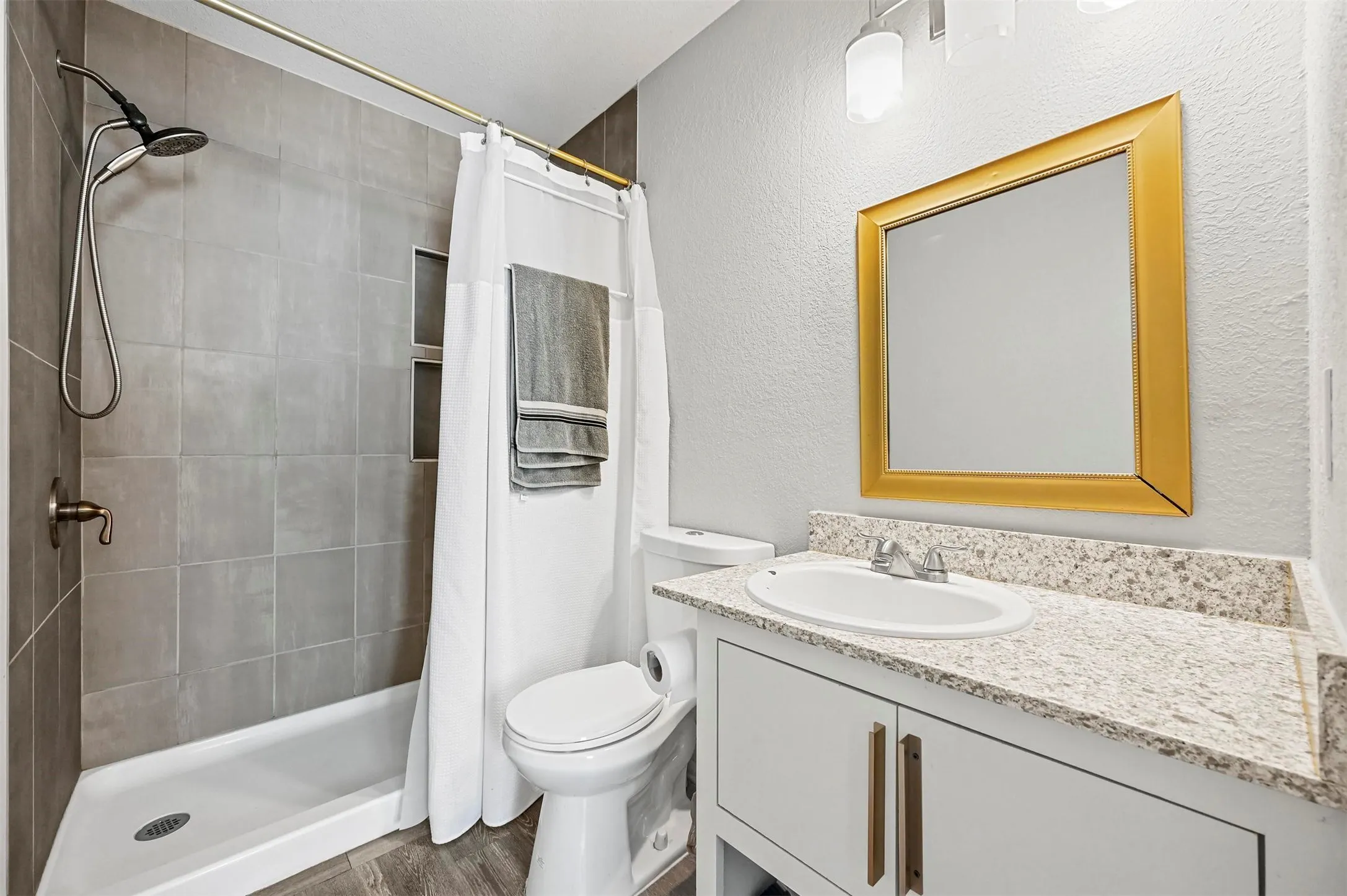 Single Family Residence For Rent in Tarrant County , 2814 Sherry Street, Arlington, Texas 76014, 2 Bedroom, 2 Bathroom, Garage spaces, 928 Sqft, built in 1987, mls#21405637, Real Estate Agent in Arlington, Homes For Rent in Tarrant county, Homes For Rent in Arlington, Realtor in Arlington Texas, Real Estate Brokerage Independent Realty Texas, Luminita Cordes Realtor