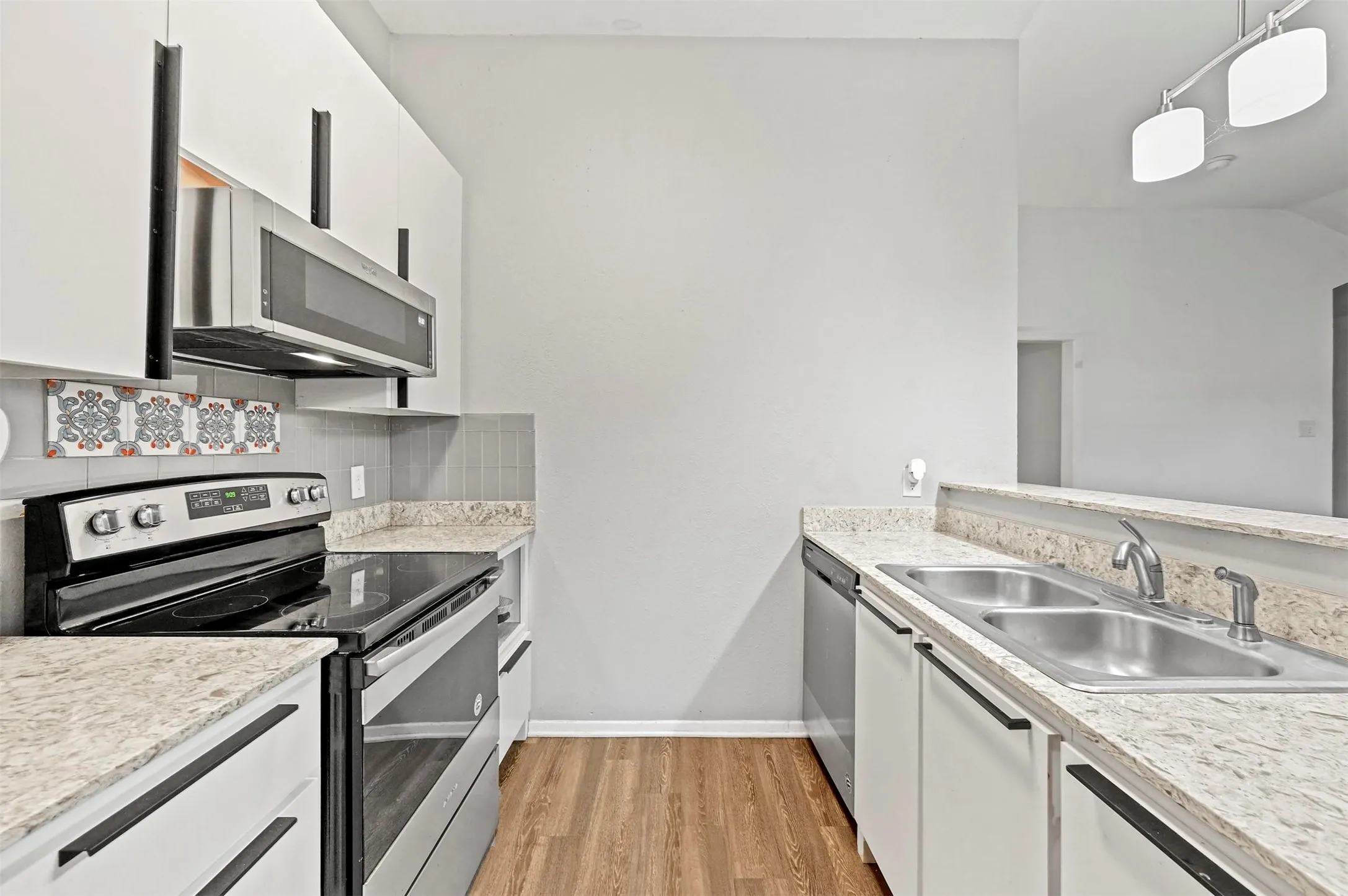Single Family Residence For Rent in Tarrant County , 2814 Sherry Street, Arlington, Texas 76014, 2 Bedroom, 2 Bathroom, Garage spaces, 928 Sqft, built in 1987, mls#21405637, Real Estate Agent in Arlington, Homes For Rent in Tarrant county, Homes For Rent in Arlington, Realtor in Arlington Texas, Real Estate Brokerage Independent Realty Texas, Luminita Cordes Realtor