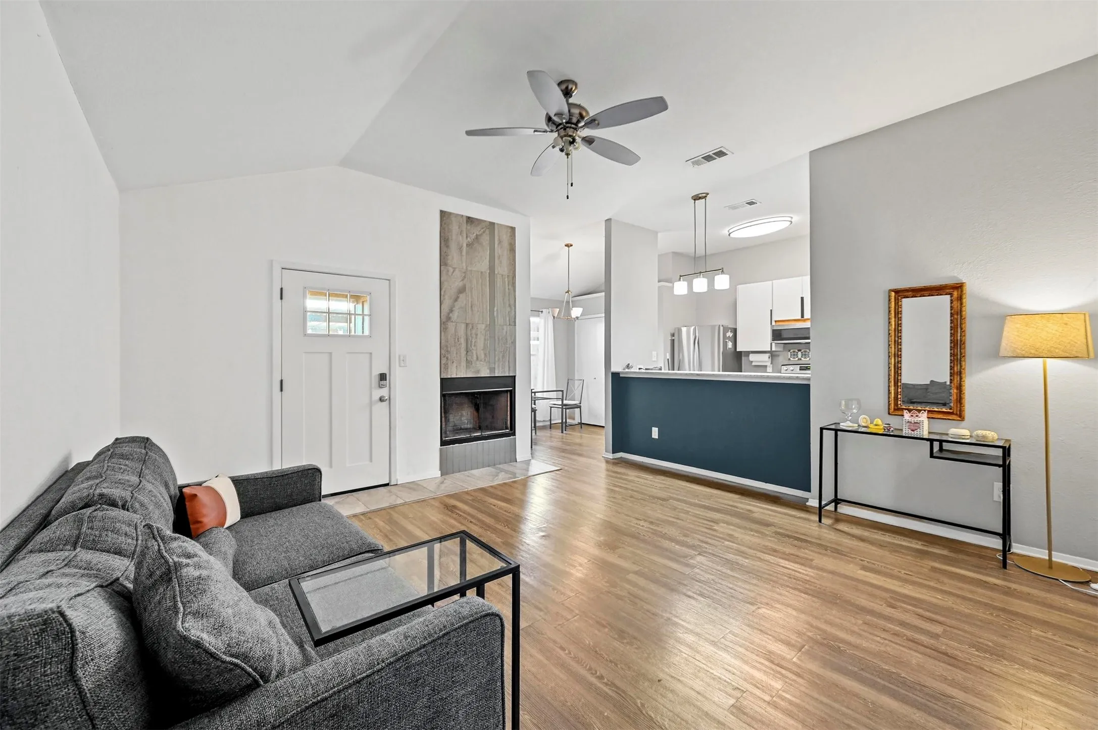 Single Family Residence For Rent in Tarrant County , 2814 Sherry Street, Arlington, Texas 76014, 2 Bedroom, 2 Bathroom, Garage spaces, 928 Sqft, built in 1987, mls#21405637, Real Estate Agent in Arlington, Homes For Rent in Tarrant county, Homes For Rent in Arlington, Realtor in Arlington Texas, Real Estate Brokerage Independent Realty Texas, Luminita Cordes Realtor