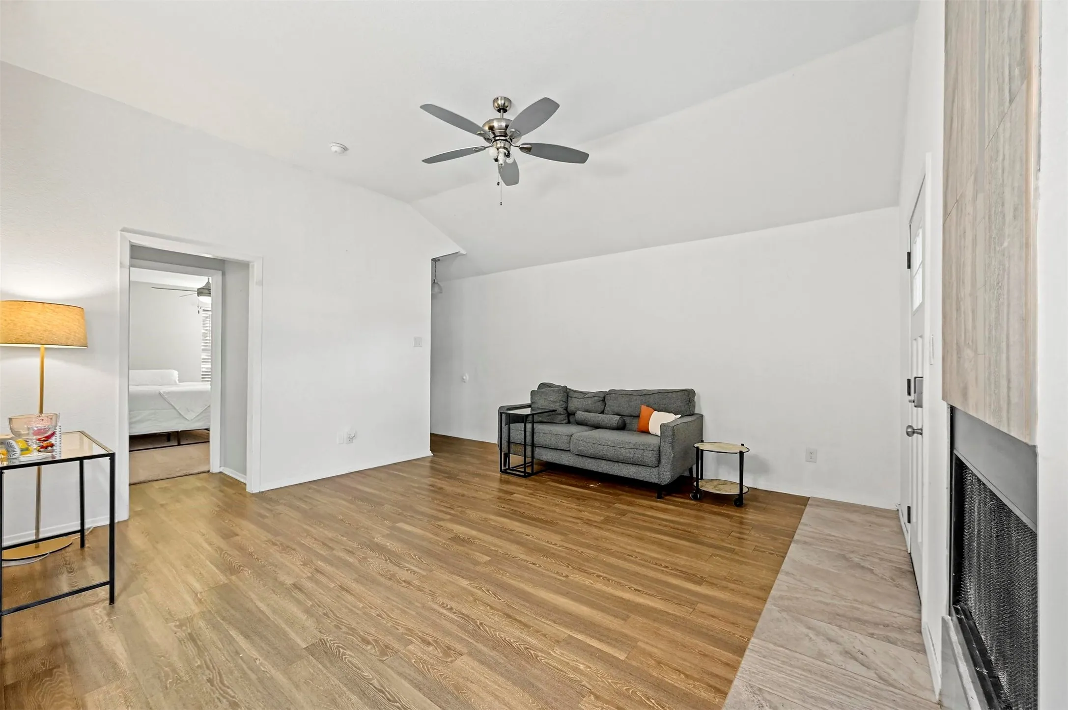 Single Family Residence For Rent in Tarrant County , 2814 Sherry Street, Arlington, Texas 76014, 2 Bedroom, 2 Bathroom, Garage spaces, 928 Sqft, built in 1987, mls#21405637, Real Estate Agent in Arlington, Homes For Rent in Tarrant county, Homes For Rent in Arlington, Realtor in Arlington Texas, Real Estate Brokerage Independent Realty Texas, Luminita Cordes Realtor