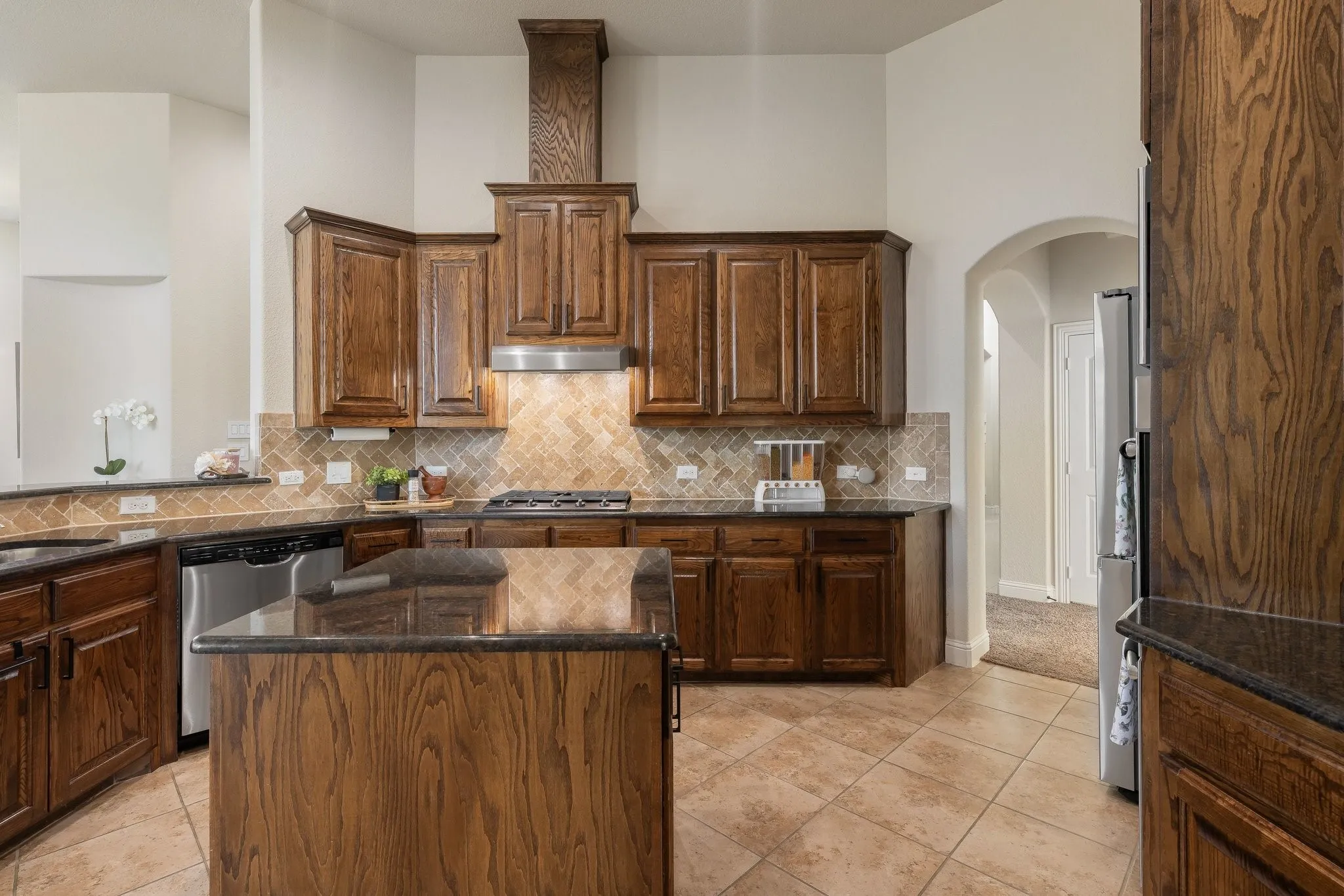 Single Family Residence For Sale in Dallas County , 2901 Regents Park Lane, Garland, Texas 75043, 4 Bedroom, 3 Bathroom, 2 Garage spaces, 2,671 Sqft, built in 2015, mls#21405270, Real Estate Agent in Garland, Homes For Sale in Dallas county, Homes For Sale in Garland, Realtor in Garland Texas, Real Estate Brokerage Independent Realty Texas, Luminita Cordes Realtor