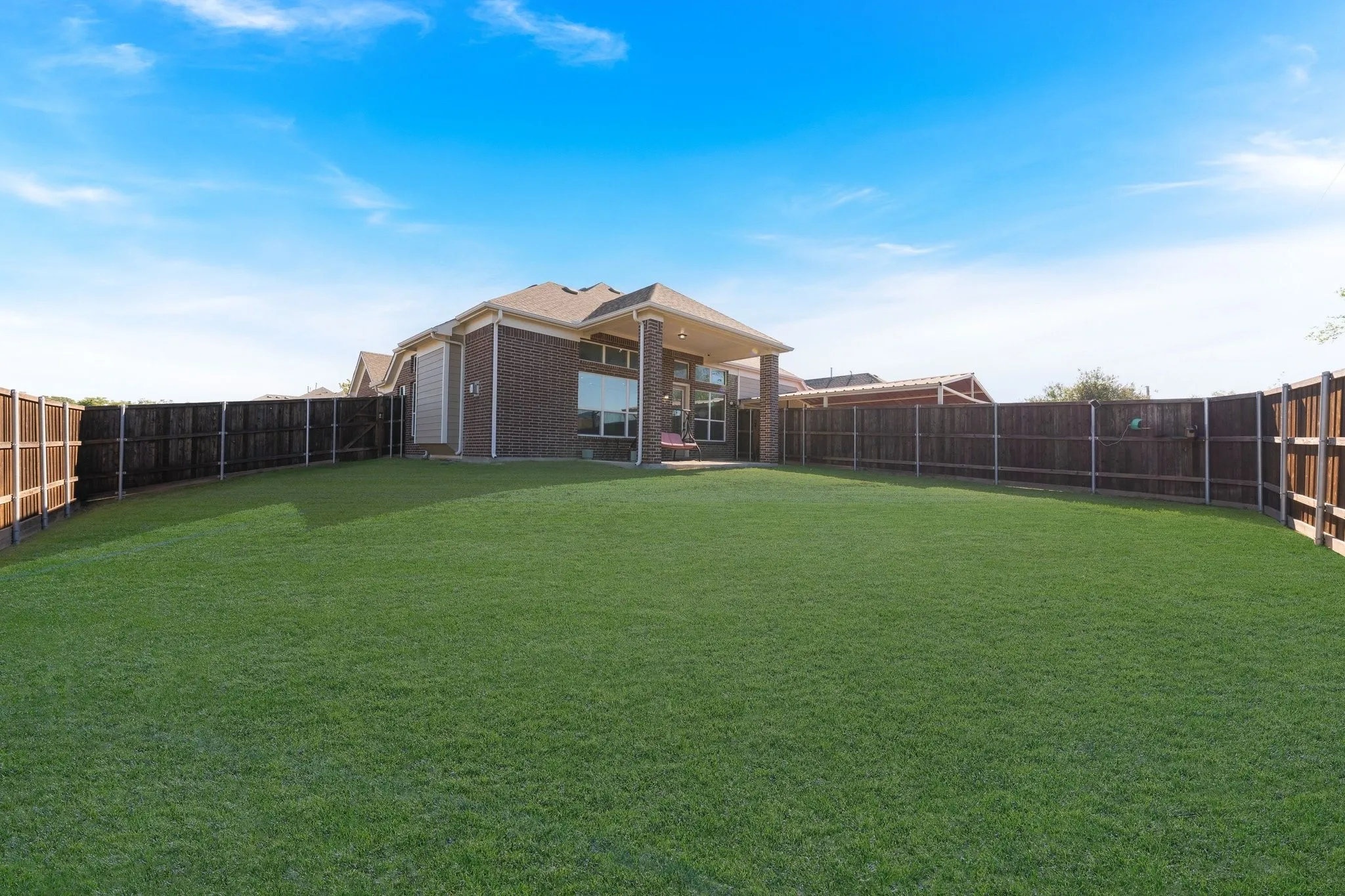 Single Family Residence For Sale in Dallas County , 2901 Regents Park Lane, Garland, Texas 75043, 4 Bedroom, 3 Bathroom, 2 Garage spaces, 2,671 Sqft, built in 2015, mls#21405270, Real Estate Agent in Garland, Homes For Sale in Dallas county, Homes For Sale in Garland, Realtor in Garland Texas, Real Estate Brokerage Independent Realty Texas, Luminita Cordes Realtor