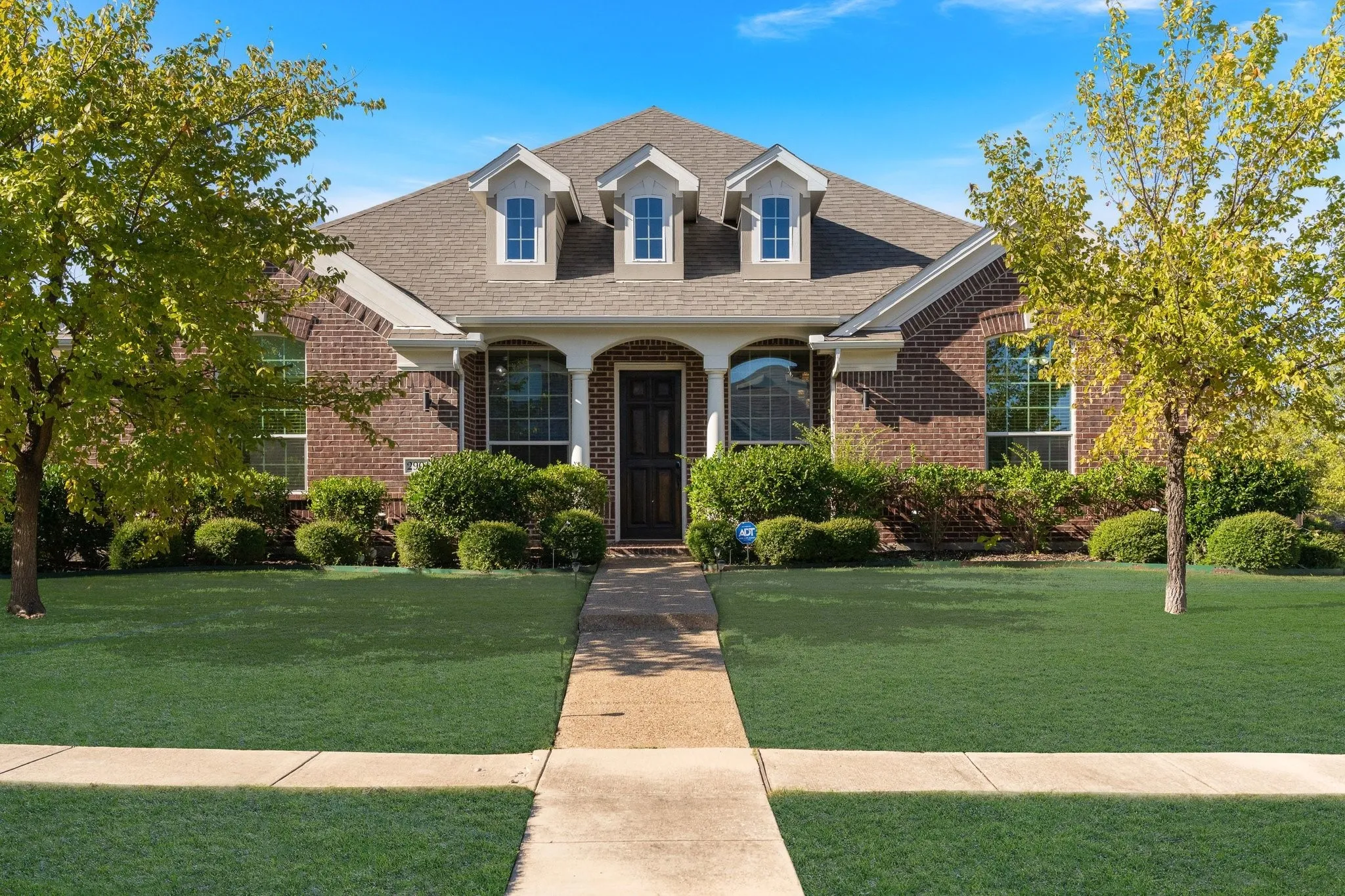 Single Family Residence For Sale in Dallas County , 2901 Regents Park Lane, Garland, Texas 75043, 4 Bedroom, 3 Bathroom, 2 Garage spaces, 2,671 Sqft, built in 2015, mls#21405270, Real Estate Agent in Garland, Homes For Sale in Dallas county, Homes For Sale in Garland, Realtor in Garland Texas, Real Estate Brokerage Independent Realty Texas, Luminita Cordes Realtor