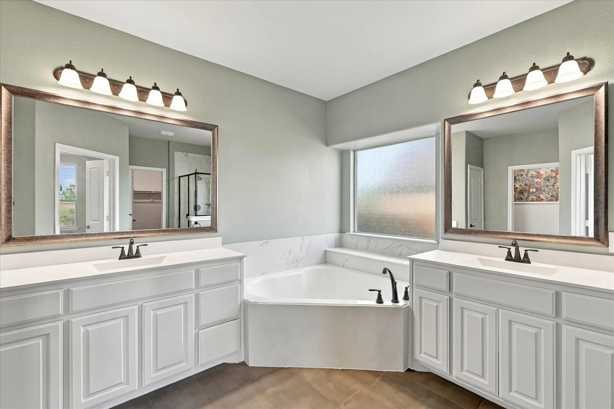 Single Family Residence For Sale in Ellis County , 602 Dean Box Drive, Waxahachie, Texas 75165, 4 Bedroom, 4 Bathroom, 2 Garage spaces, 3,084 Sqft, built in 2022, mls#21405645, Real Estate Agent in Waxahachie, Homes For Sale in Ellis county, Homes For Sale in Waxahachie, Realtor in Waxahachie Texas, Real Estate Brokerage Independent Realty Texas, Luminita Cordes Realtor