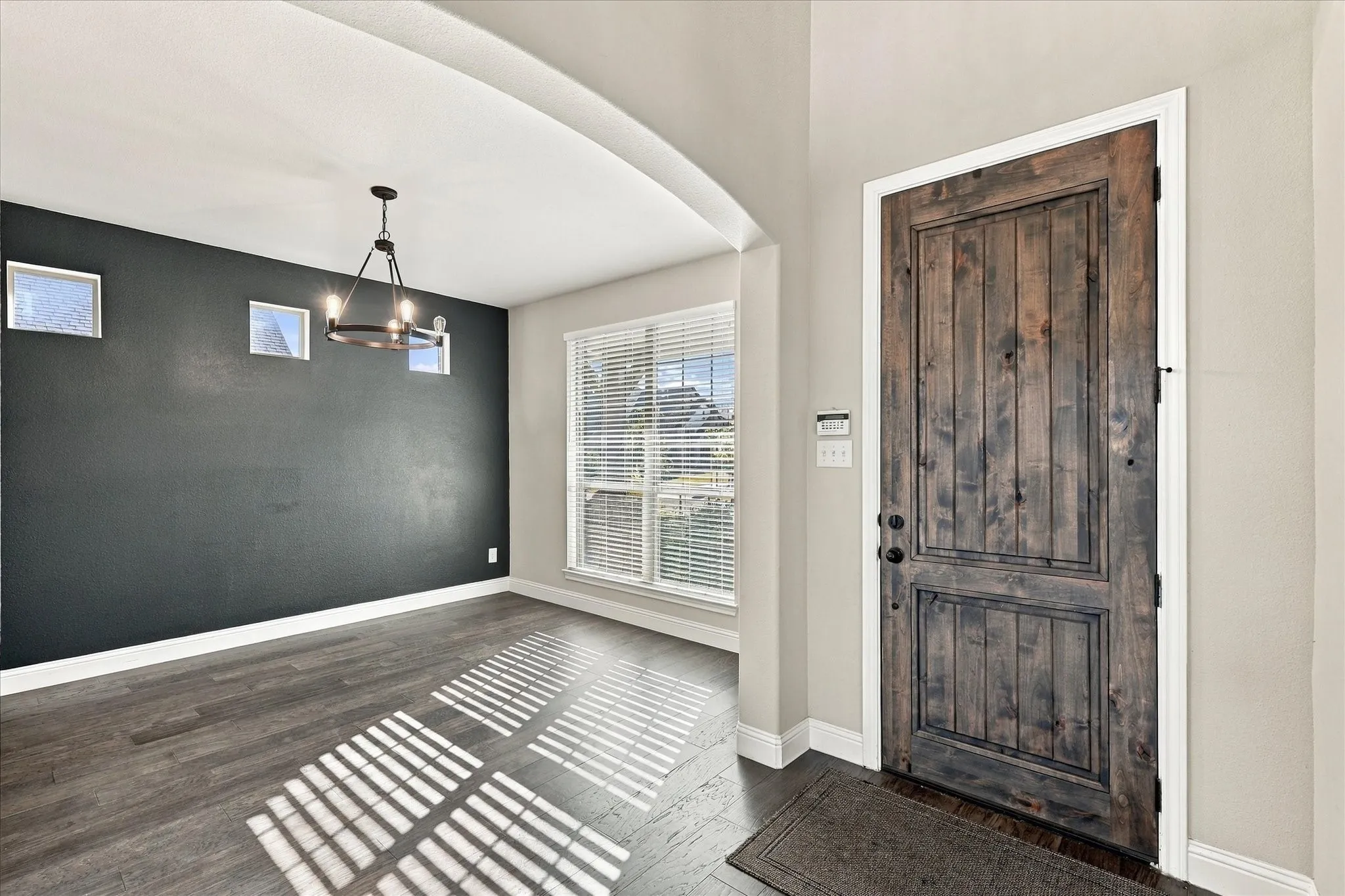 Single Family Residence For Sale in Ellis County , 602 Dean Box Drive, Waxahachie, Texas 75165, 4 Bedroom, 4 Bathroom, 2 Garage spaces, 3,084 Sqft, built in 2022, mls#21405645, Real Estate Agent in Waxahachie, Homes For Sale in Ellis county, Homes For Sale in Waxahachie, Realtor in Waxahachie Texas, Real Estate Brokerage Independent Realty Texas, Luminita Cordes Realtor