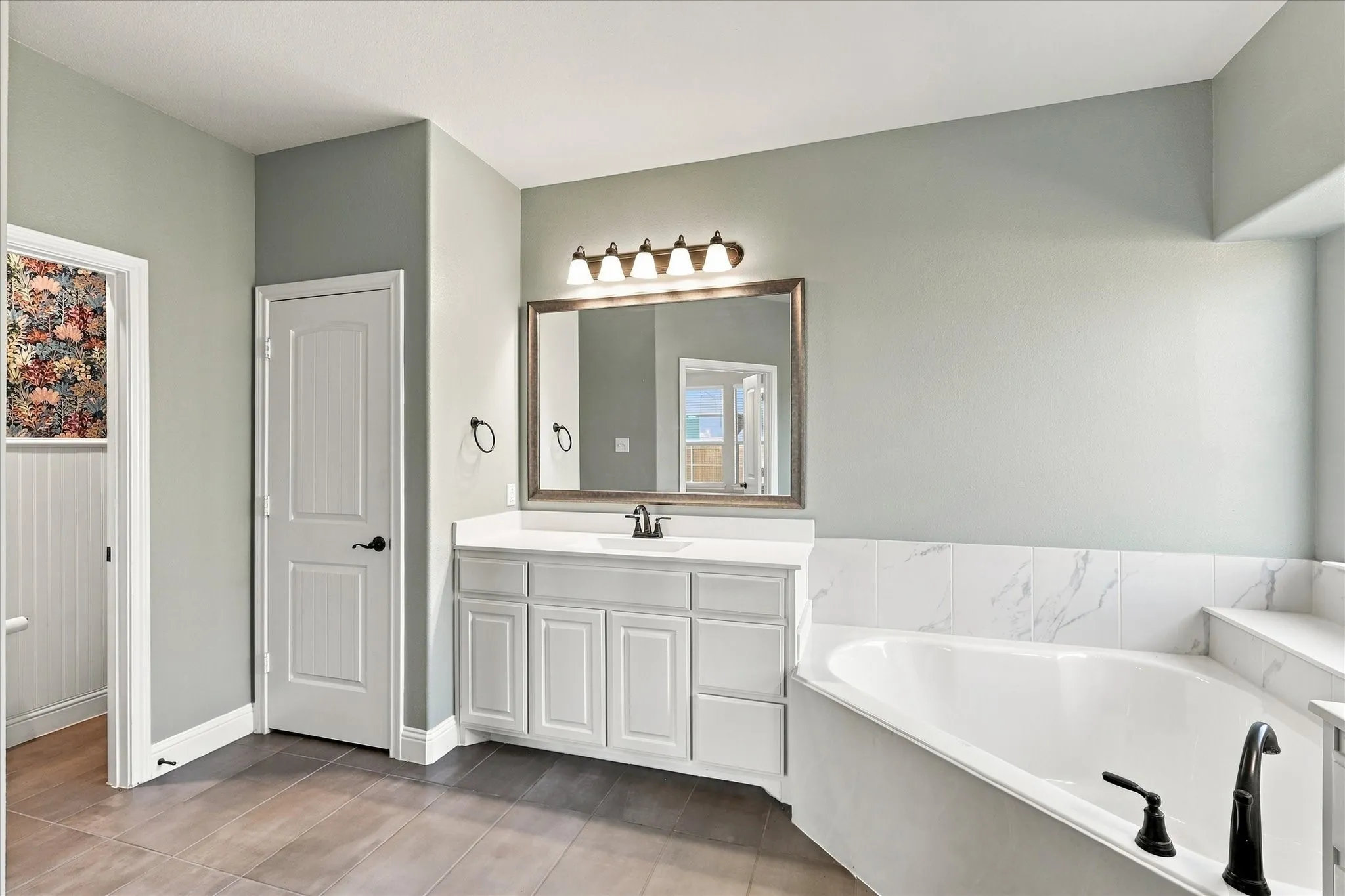 Single Family Residence For Sale in Ellis County , 602 Dean Box Drive, Waxahachie, Texas 75165, 4 Bedroom, 4 Bathroom, 2 Garage spaces, 3,084 Sqft, built in 2022, mls#21405645, Real Estate Agent in Waxahachie, Homes For Sale in Ellis county, Homes For Sale in Waxahachie, Realtor in Waxahachie Texas, Real Estate Brokerage Independent Realty Texas, Luminita Cordes Realtor