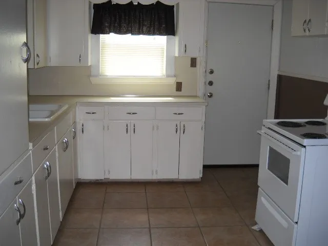 Single Family Residence For Rent in Taylor County , 1302 Sewell Street, Abilene, Texas 79605, 2 Bedroom, 1 Bathroom, 1 Garage spaces, 855 Sqft, built in 1948, mls#21405647, Real Estate Agent in Abilene, Homes For Rent in Taylor county, Homes For Rent in Abilene, Realtor in Abilene Texas, Real Estate Brokerage Independent Realty Texas, Luminita Cordes Realtor