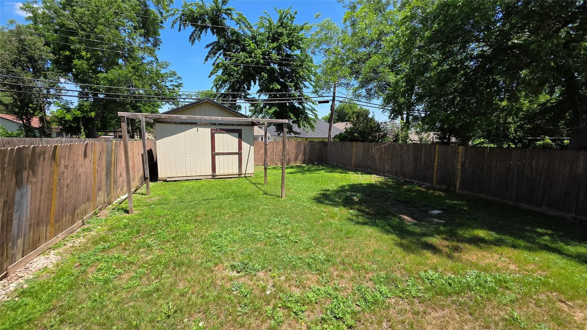 Single Family Residence For Sale in Tarrant County , 524 W Broadus Avenue, Fort Worth, Texas 76115, 2 Bedroom, 1 Bathroom, Garage spaces, 1,158 Sqft, built in 1922, mls#21405653, Real Estate Agent in Fort Worth, Homes For Sale in Tarrant county, Homes For Sale in Fort Worth, Realtor in Fort Worth Texas, Real Estate Brokerage Independent Realty Texas, Luminita Cordes Realtor
