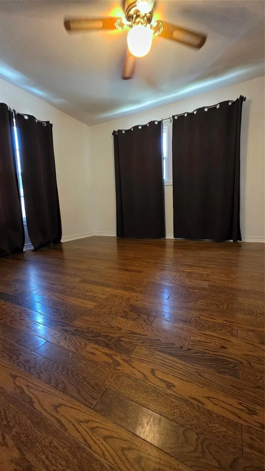 Single Family Residence For Sale in Tarrant County , 524 W Broadus Avenue, Fort Worth, Texas 76115, 2 Bedroom, 1 Bathroom, Garage spaces, 1,158 Sqft, built in 1922, mls#21405653, Real Estate Agent in Fort Worth, Homes For Sale in Tarrant county, Homes For Sale in Fort Worth, Realtor in Fort Worth Texas, Real Estate Brokerage Independent Realty Texas, Luminita Cordes Realtor