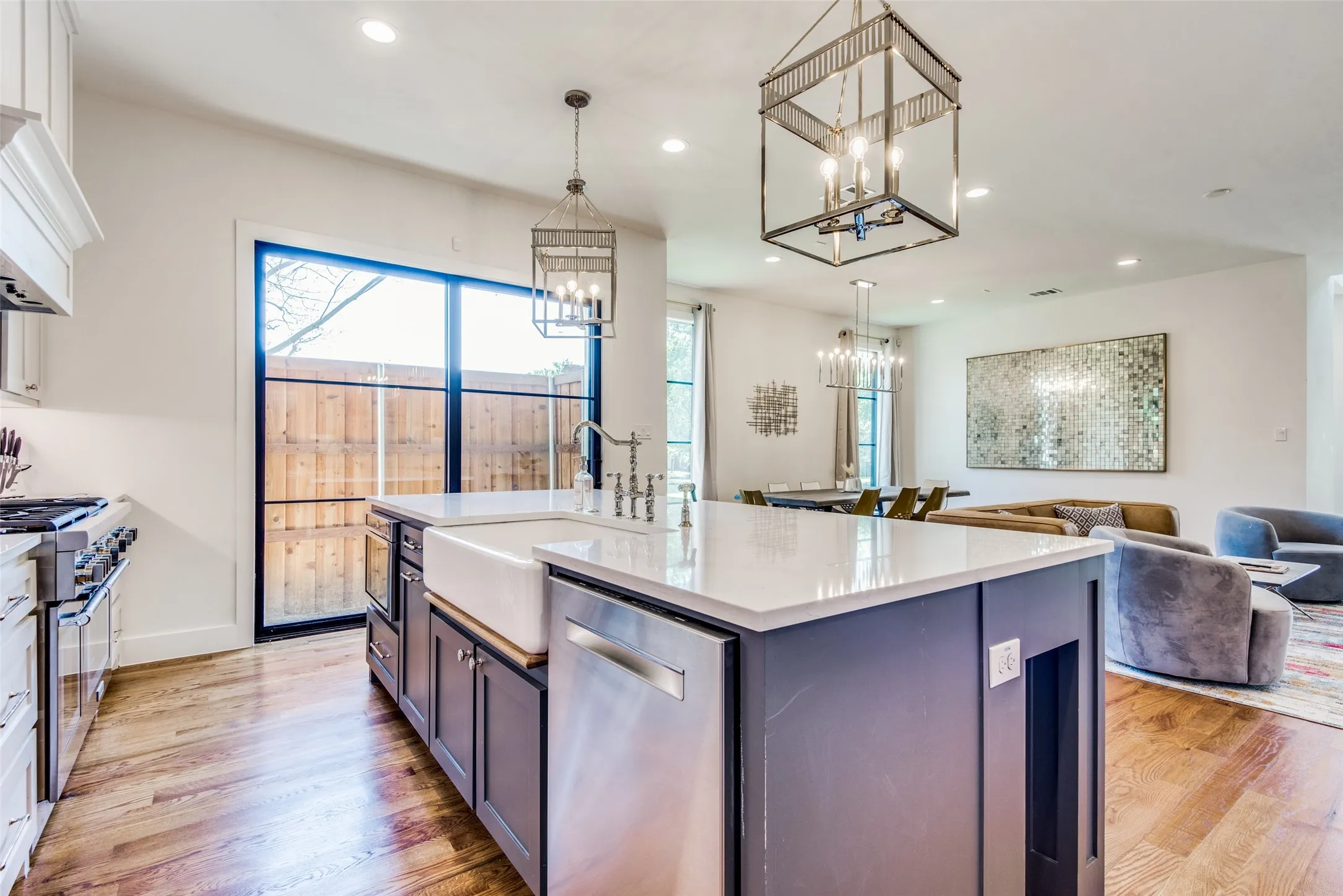 Single Family Residence For Sale in Dallas County , 7500 Kaywood Drive, Dallas, Texas 75209, 5 Bedroom, 7 Bathroom, 2 Garage spaces, 3,937 Sqft, built in 1940, mls#21404961, Real Estate Agent in Dallas, Homes For Sale in Dallas county, Homes For Sale in Dallas, Realtor in Dallas Texas, Real Estate Brokerage Independent Realty Texas, Luminita Cordes Realtor