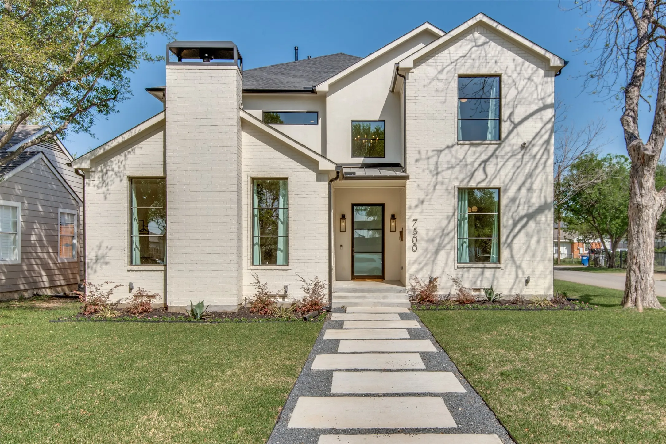 Single Family Residence For Sale in Dallas County , 7500 Kaywood Drive, Dallas, Texas 75209, 5 Bedroom, 7 Bathroom, 2 Garage spaces, 3,937 Sqft, built in 1940, mls#21404961, Real Estate Agent in Dallas, Homes For Sale in Dallas county, Homes For Sale in Dallas, Realtor in Dallas Texas, Real Estate Brokerage Independent Realty Texas, Luminita Cordes Realtor