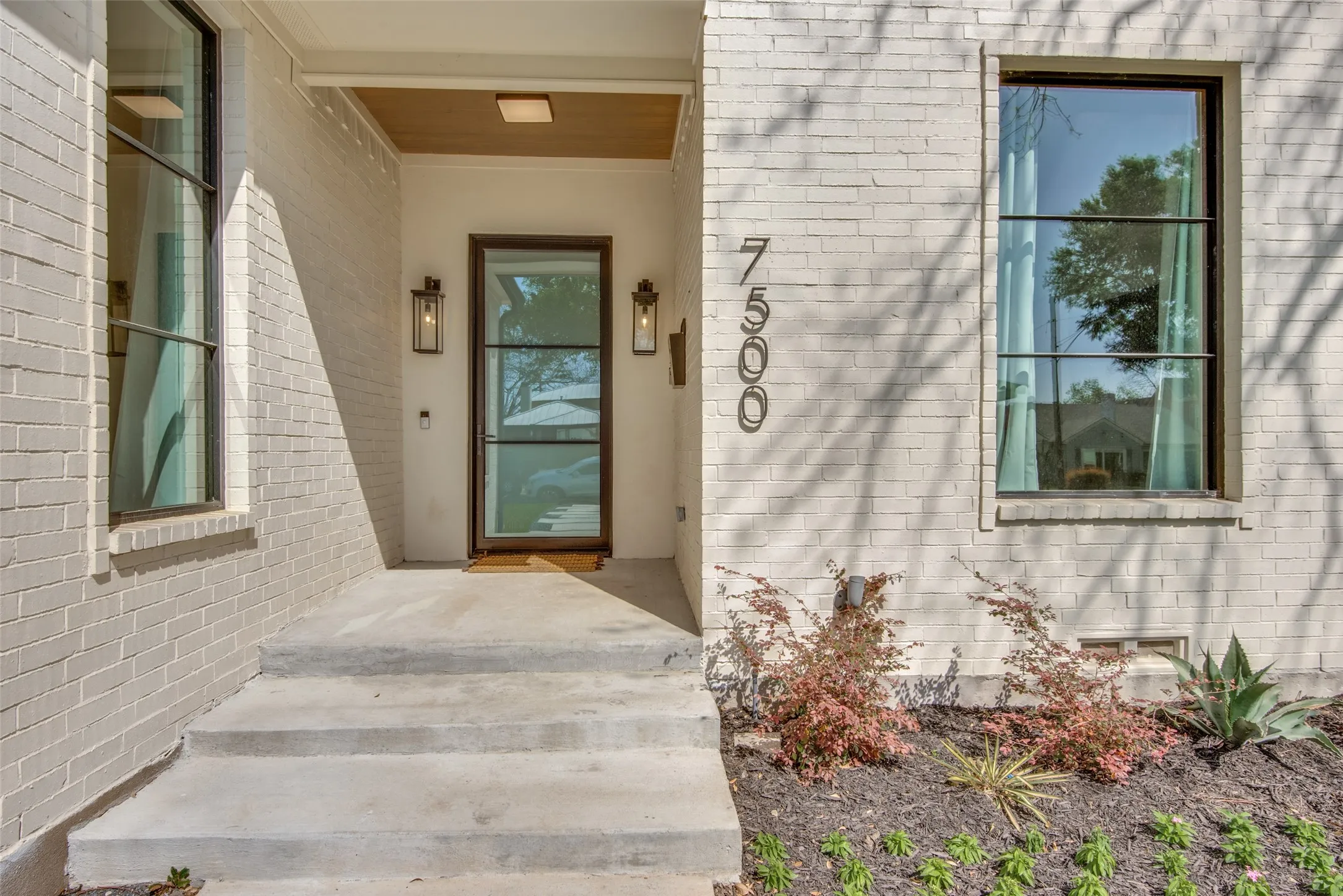 Single Family Residence For Sale in Dallas County , 7500 Kaywood Drive, Dallas, Texas 75209, 5 Bedroom, 7 Bathroom, 2 Garage spaces, 3,937 Sqft, built in 1940, mls#21404961, Real Estate Agent in Dallas, Homes For Sale in Dallas county, Homes For Sale in Dallas, Realtor in Dallas Texas, Real Estate Brokerage Independent Realty Texas, Luminita Cordes Realtor