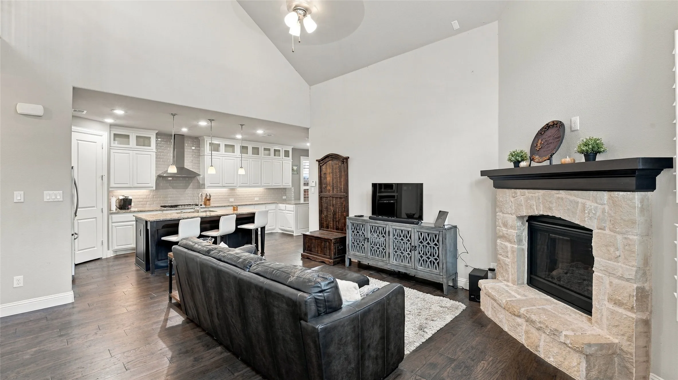 Living Room with Vaulted Ceilings and Gas Fireplace
