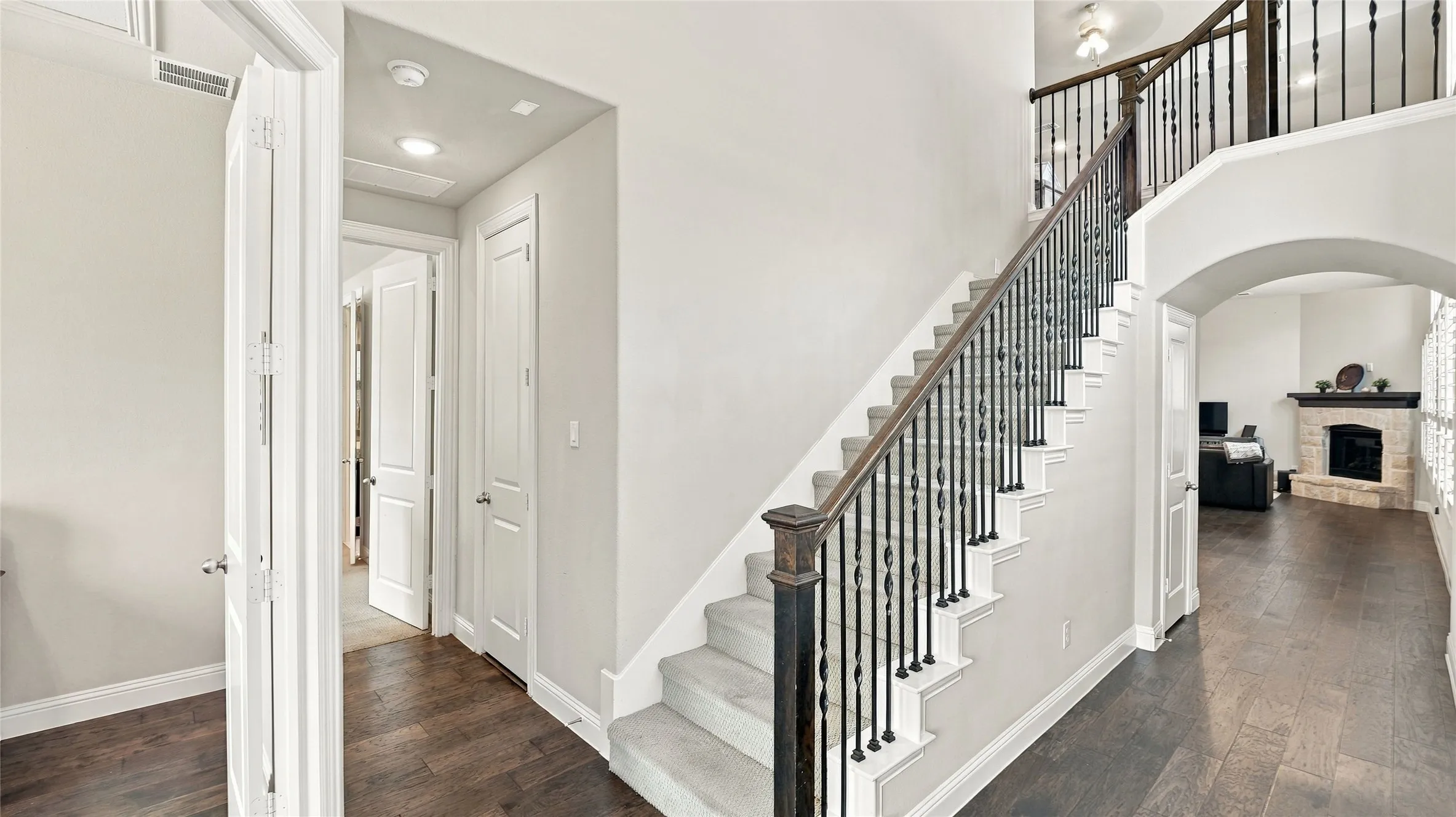 Single Family Residence For Sale in Tarrant County , 4620 Copper Mountain Trail, Arlington, Texas 76005, 5 Bedroom, 5 Bathroom, 2 Garage spaces, 2,719 Sqft, built in 2018, mls#21405656, Real Estate Agent in Arlington, Homes For Sale in Tarrant county, Homes For Sale in Arlington, Realtor in Arlington Texas, Real Estate Brokerage Independent Realty Texas, Luminita Cordes Realtor