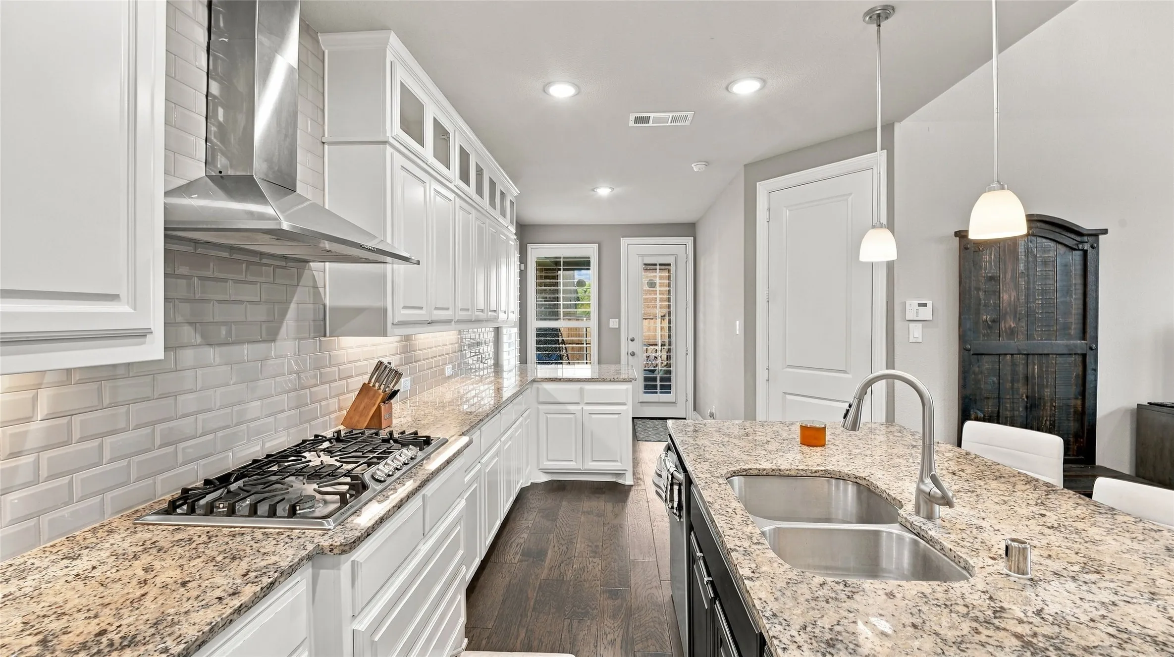 Single Family Residence For Sale in Tarrant County , 4620 Copper Mountain Trail, Arlington, Texas 76005, 5 Bedroom, 5 Bathroom, 2 Garage spaces, 2,719 Sqft, built in 2018, mls#21405656, Real Estate Agent in Arlington, Homes For Sale in Tarrant county, Homes For Sale in Arlington, Realtor in Arlington Texas, Real Estate Brokerage Independent Realty Texas, Luminita Cordes Realtor