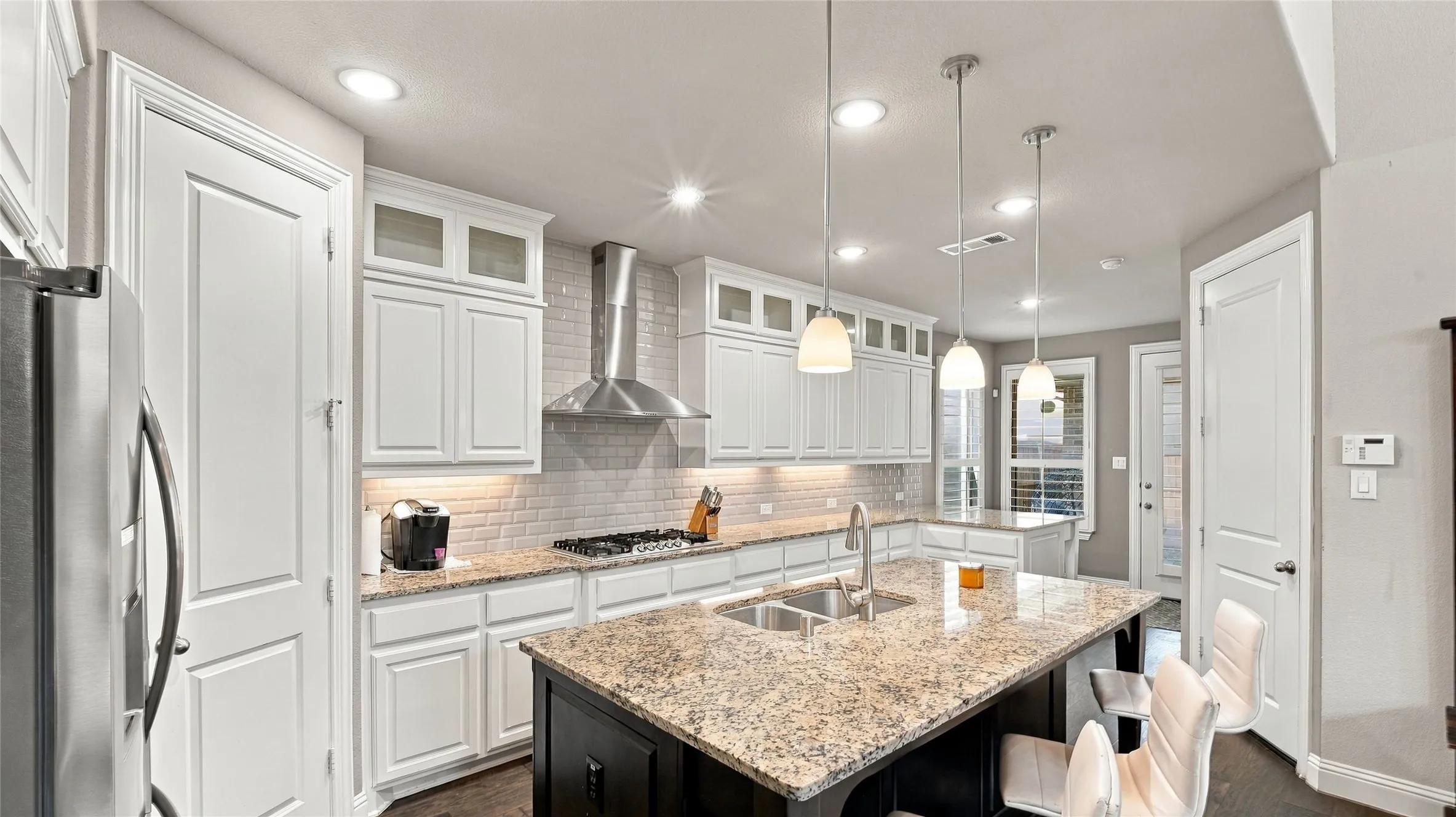Single Family Residence For Sale in Tarrant County , 4620 Copper Mountain Trail, Arlington, Texas 76005, 5 Bedroom, 5 Bathroom, 2 Garage spaces, 2,719 Sqft, built in 2018, mls#21405656, Real Estate Agent in Arlington, Homes For Sale in Tarrant county, Homes For Sale in Arlington, Realtor in Arlington Texas, Real Estate Brokerage Independent Realty Texas, Luminita Cordes Realtor