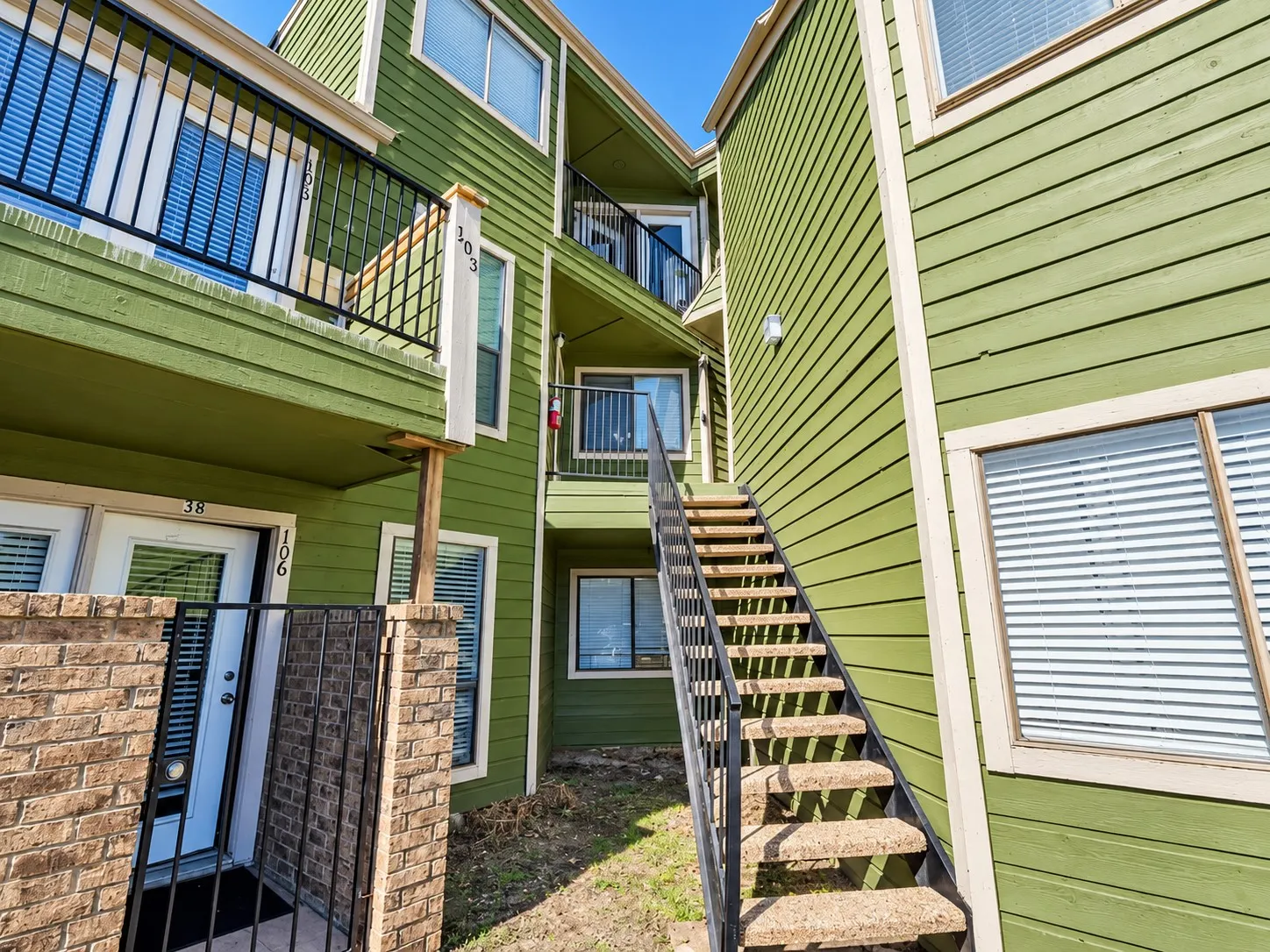 Condominium For Sale in Dallas County , 9837 Walnut Street 207, Dallas, Texas 75243, 2 Bedroom, 2 Bathroom, Garage spaces, 1,031 Sqft, built in 1984, mls#21405636, Real Estate Agent in Dallas, Homes For Sale in Dallas county, Homes For Sale in Dallas, Realtor in Dallas Texas, Real Estate Brokerage Independent Realty Texas, Luminita Cordes Realtor