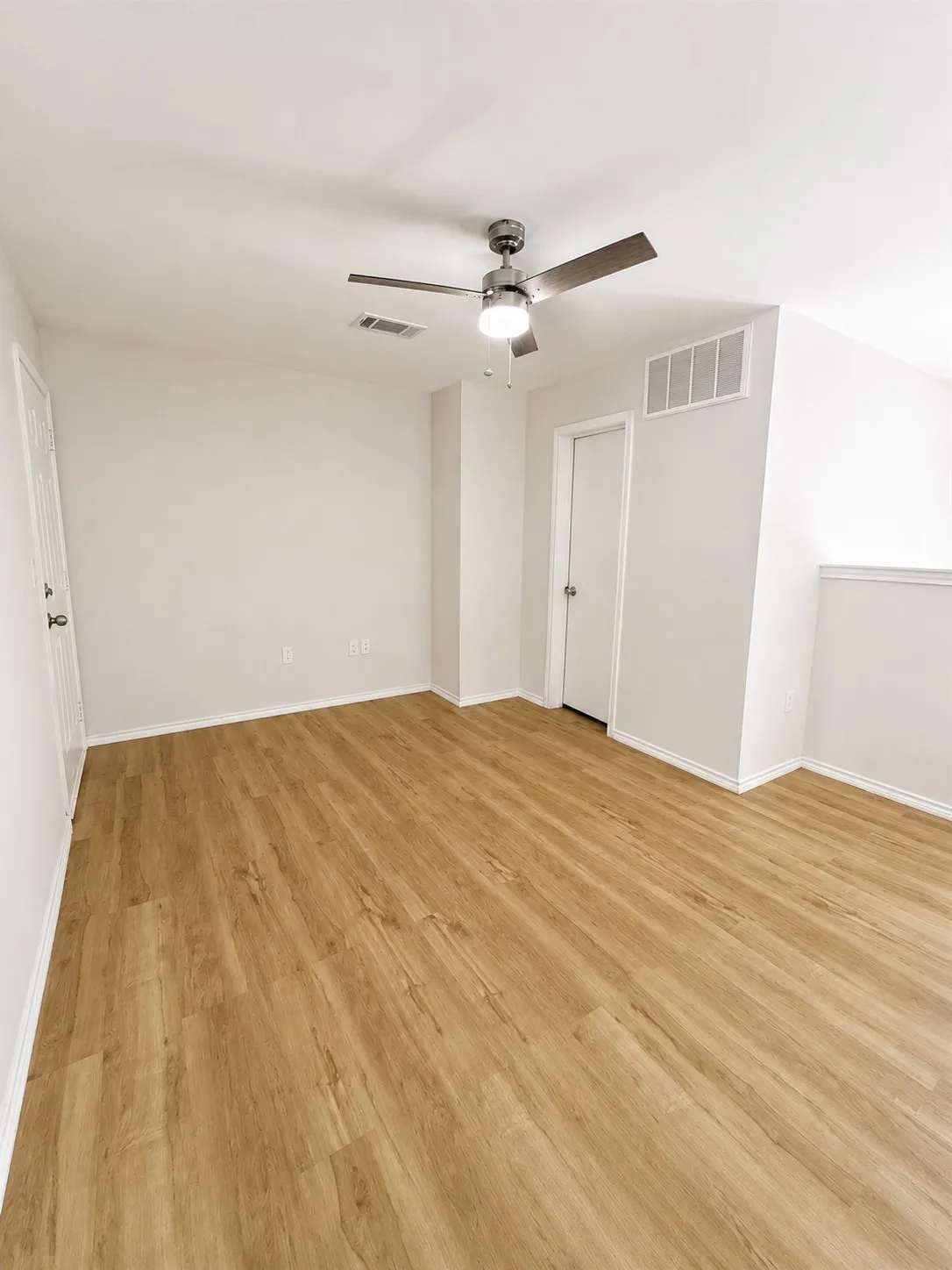 Condominium For Sale in Dallas County , 9837 Walnut Street 207, Dallas, Texas 75243, 2 Bedroom, 2 Bathroom, Garage spaces, 1,031 Sqft, built in 1984, mls#21405636, Real Estate Agent in Dallas, Homes For Sale in Dallas county, Homes For Sale in Dallas, Realtor in Dallas Texas, Real Estate Brokerage Independent Realty Texas, Luminita Cordes Realtor