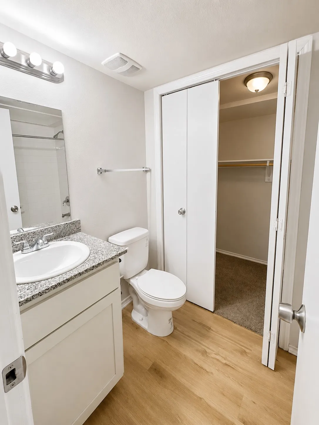 Condominium For Sale in Dallas County , 9837 Walnut Street 207, Dallas, Texas 75243, 2 Bedroom, 2 Bathroom, Garage spaces, 1,031 Sqft, built in 1984, mls#21405636, Real Estate Agent in Dallas, Homes For Sale in Dallas county, Homes For Sale in Dallas, Realtor in Dallas Texas, Real Estate Brokerage Independent Realty Texas, Luminita Cordes Realtor