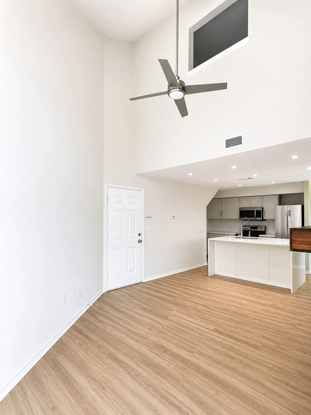 Condominium For Sale in Dallas County , 9837 Walnut Street 207, Dallas, Texas 75243, 2 Bedroom, 2 Bathroom, Garage spaces, 1,031 Sqft, built in 1984, mls#21405636, Real Estate Agent in Dallas, Homes For Sale in Dallas county, Homes For Sale in Dallas, Realtor in Dallas Texas, Real Estate Brokerage Independent Realty Texas, Luminita Cordes Realtor
