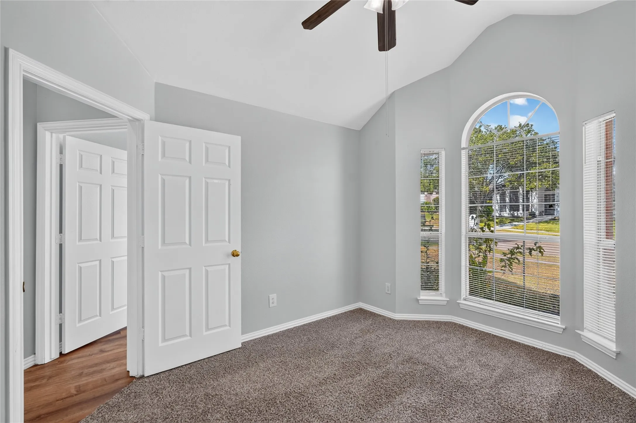 Single Family Residence For Sale in Denton County , 1309 Riley Drive, Carrollton, Texas 75007, 3 Bedroom, 2 Bathroom, 2 Garage spaces, 1,523 Sqft, built in 1998, mls#21405662, Real Estate Agent in Carrollton, Homes For Sale in Denton county, Homes For Sale in Carrollton, Realtor in Carrollton Texas, Real Estate Brokerage Independent Realty Texas, Luminita Cordes Realtor