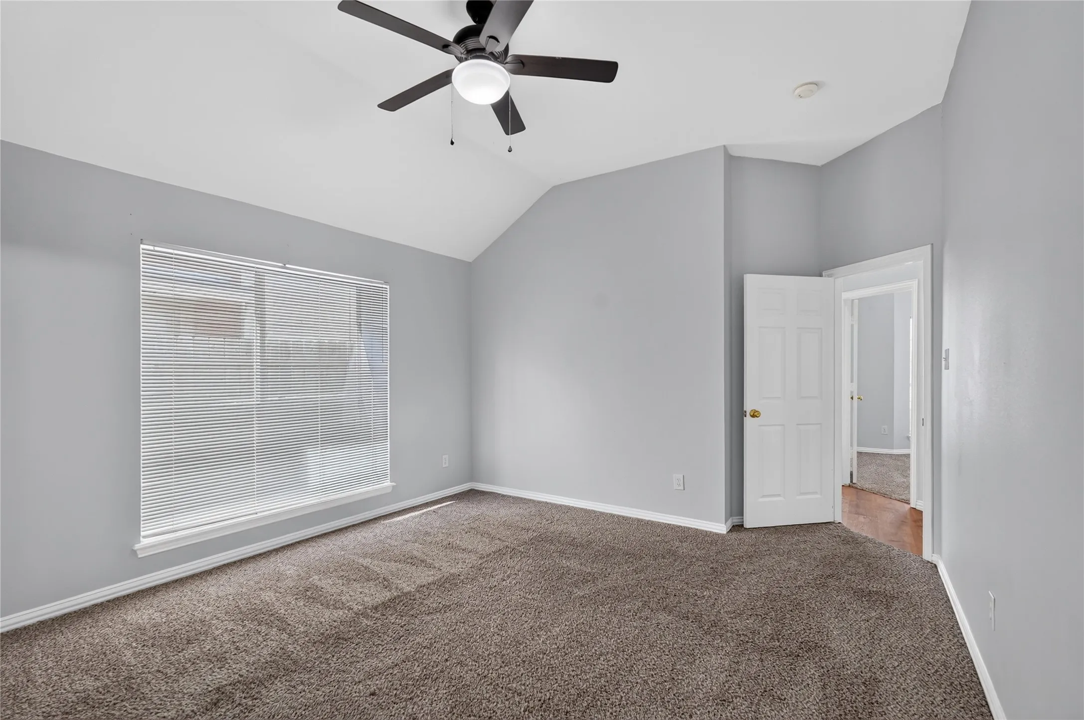 Single Family Residence For Sale in Denton County , 1309 Riley Drive, Carrollton, Texas 75007, 3 Bedroom, 2 Bathroom, 2 Garage spaces, 1,523 Sqft, built in 1998, mls#21405662, Real Estate Agent in Carrollton, Homes For Sale in Denton county, Homes For Sale in Carrollton, Realtor in Carrollton Texas, Real Estate Brokerage Independent Realty Texas, Luminita Cordes Realtor