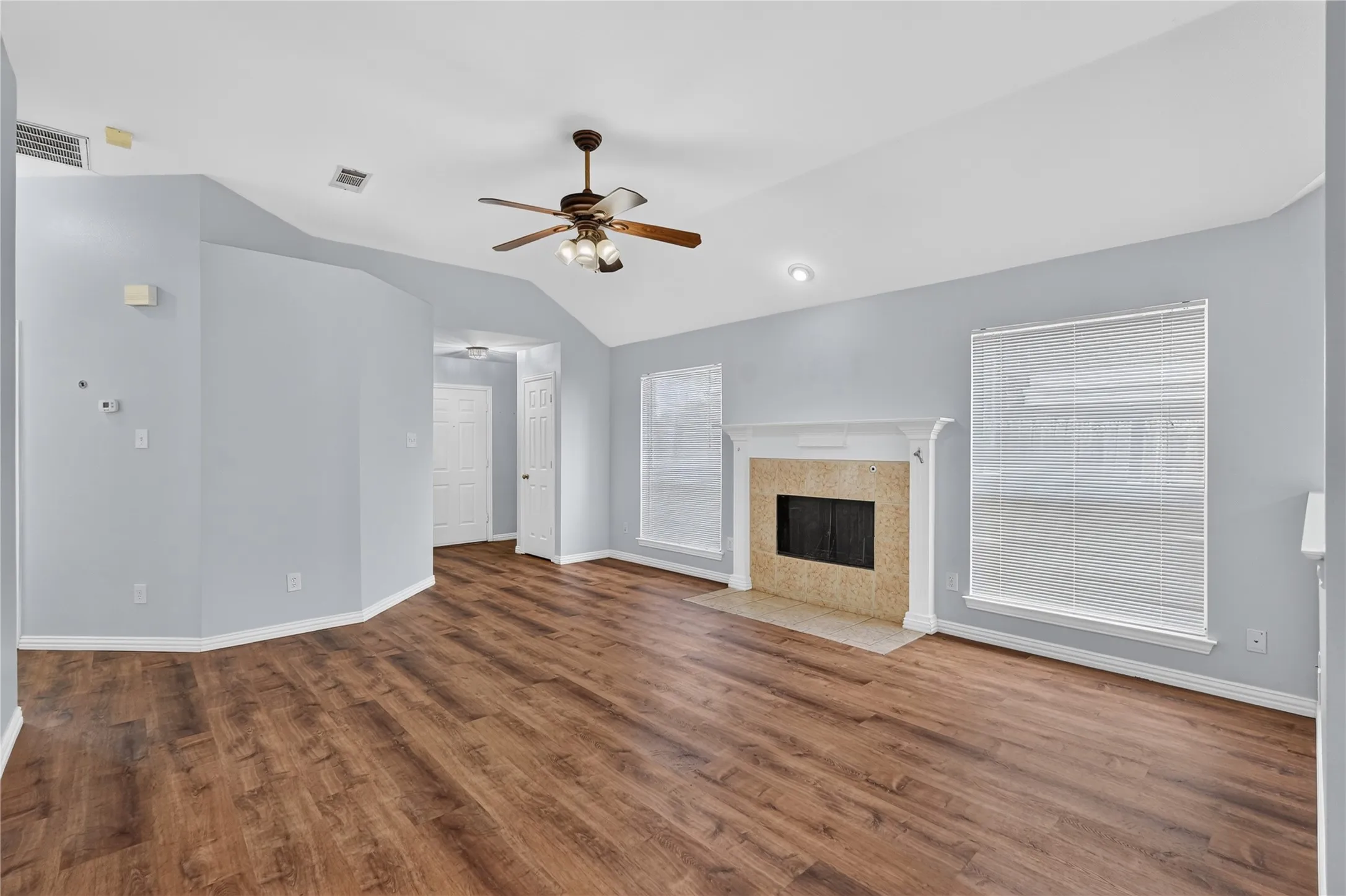 Single Family Residence For Sale in Denton County , 1309 Riley Drive, Carrollton, Texas 75007, 3 Bedroom, 2 Bathroom, 2 Garage spaces, 1,523 Sqft, built in 1998, mls#21405662, Real Estate Agent in Carrollton, Homes For Sale in Denton county, Homes For Sale in Carrollton, Realtor in Carrollton Texas, Real Estate Brokerage Independent Realty Texas, Luminita Cordes Realtor