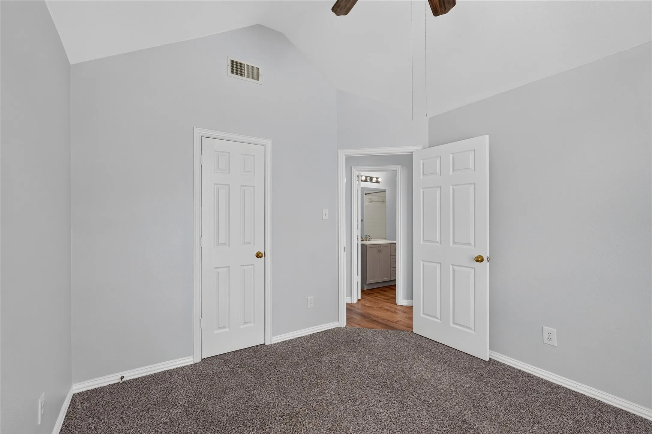 Single Family Residence For Sale in Denton County , 1309 Riley Drive, Carrollton, Texas 75007, 3 Bedroom, 2 Bathroom, 2 Garage spaces, 1,523 Sqft, built in 1998, mls#21405662, Real Estate Agent in Carrollton, Homes For Sale in Denton county, Homes For Sale in Carrollton, Realtor in Carrollton Texas, Real Estate Brokerage Independent Realty Texas, Luminita Cordes Realtor
