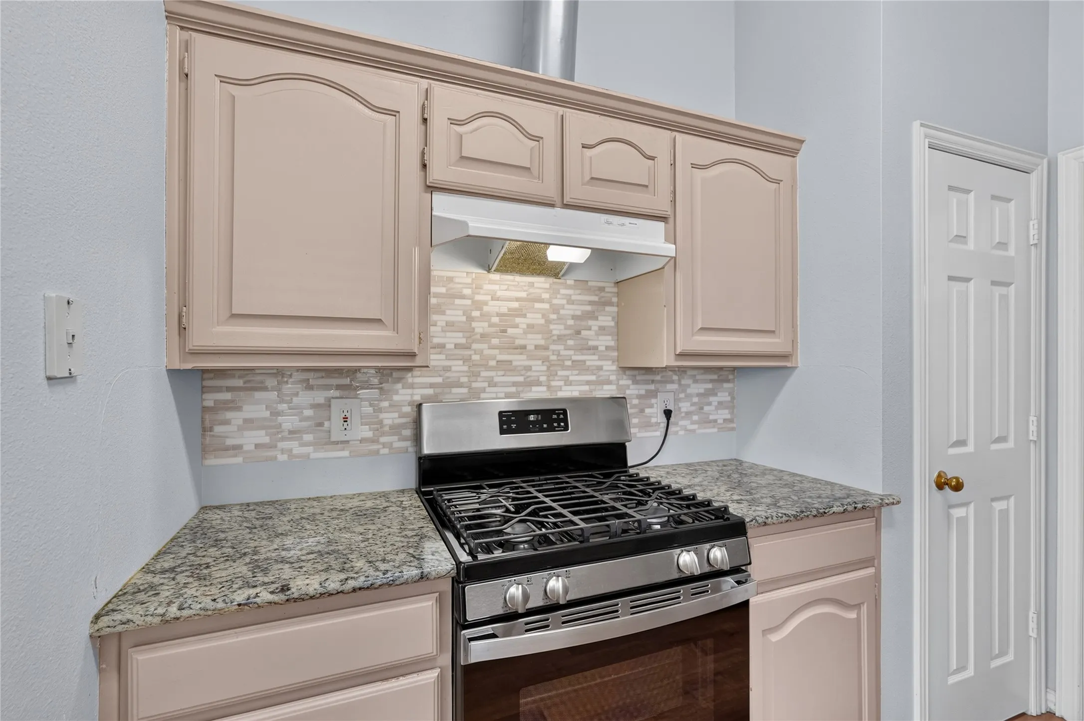 Single Family Residence For Sale in Denton County , 1309 Riley Drive, Carrollton, Texas 75007, 3 Bedroom, 2 Bathroom, 2 Garage spaces, 1,523 Sqft, built in 1998, mls#21405662, Real Estate Agent in Carrollton, Homes For Sale in Denton county, Homes For Sale in Carrollton, Realtor in Carrollton Texas, Real Estate Brokerage Independent Realty Texas, Luminita Cordes Realtor