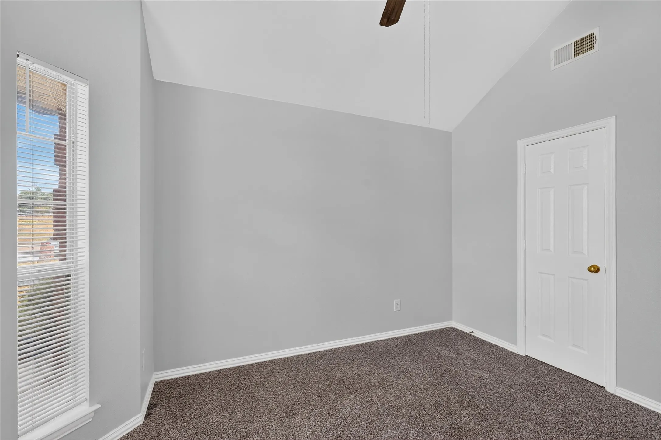 Single Family Residence For Sale in Denton County , 1309 Riley Drive, Carrollton, Texas 75007, 3 Bedroom, 2 Bathroom, 2 Garage spaces, 1,523 Sqft, built in 1998, mls#21405662, Real Estate Agent in Carrollton, Homes For Sale in Denton county, Homes For Sale in Carrollton, Realtor in Carrollton Texas, Real Estate Brokerage Independent Realty Texas, Luminita Cordes Realtor