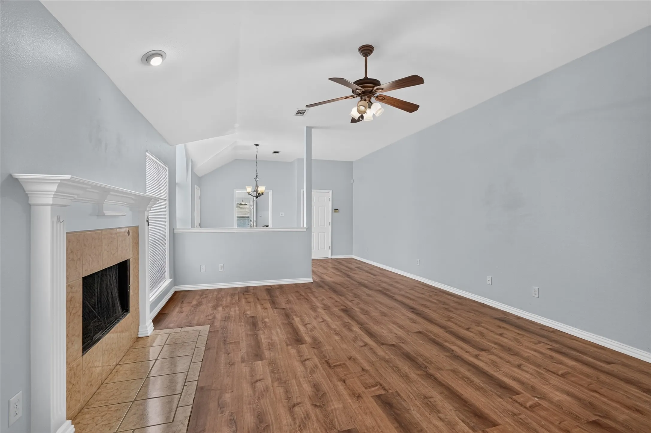 Single Family Residence For Sale in Denton County , 1309 Riley Drive, Carrollton, Texas 75007, 3 Bedroom, 2 Bathroom, 2 Garage spaces, 1,523 Sqft, built in 1998, mls#21405662, Real Estate Agent in Carrollton, Homes For Sale in Denton county, Homes For Sale in Carrollton, Realtor in Carrollton Texas, Real Estate Brokerage Independent Realty Texas, Luminita Cordes Realtor
