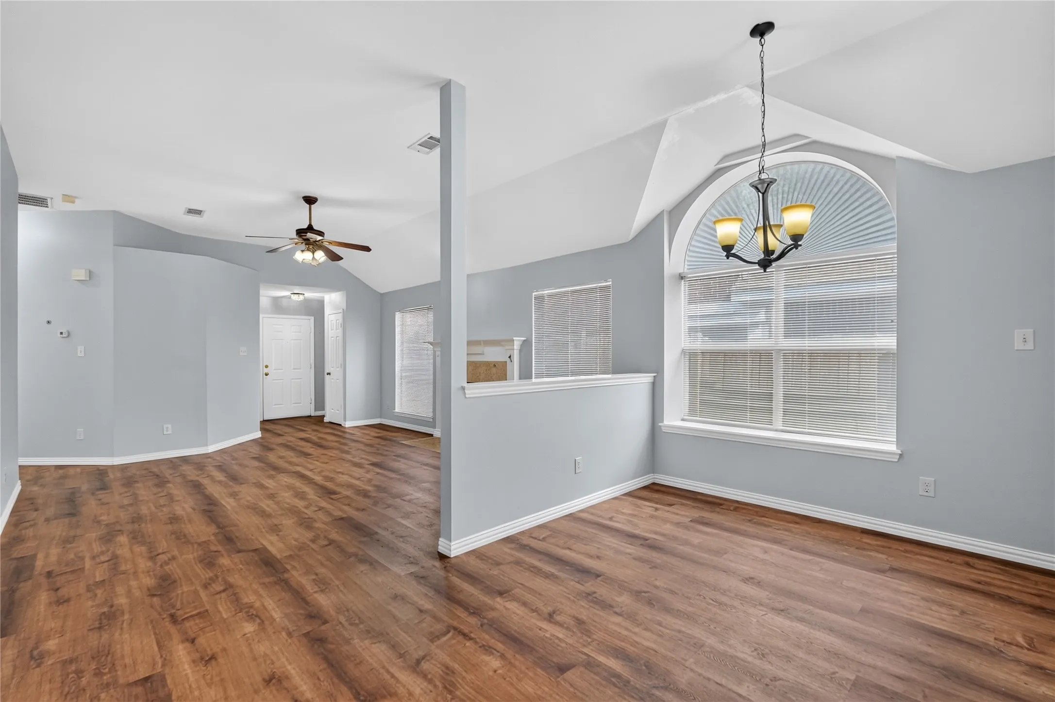 Single Family Residence For Sale in Denton County , 1309 Riley Drive, Carrollton, Texas 75007, 3 Bedroom, 2 Bathroom, 2 Garage spaces, 1,523 Sqft, built in 1998, mls#21405662, Real Estate Agent in Carrollton, Homes For Sale in Denton county, Homes For Sale in Carrollton, Realtor in Carrollton Texas, Real Estate Brokerage Independent Realty Texas, Luminita Cordes Realtor