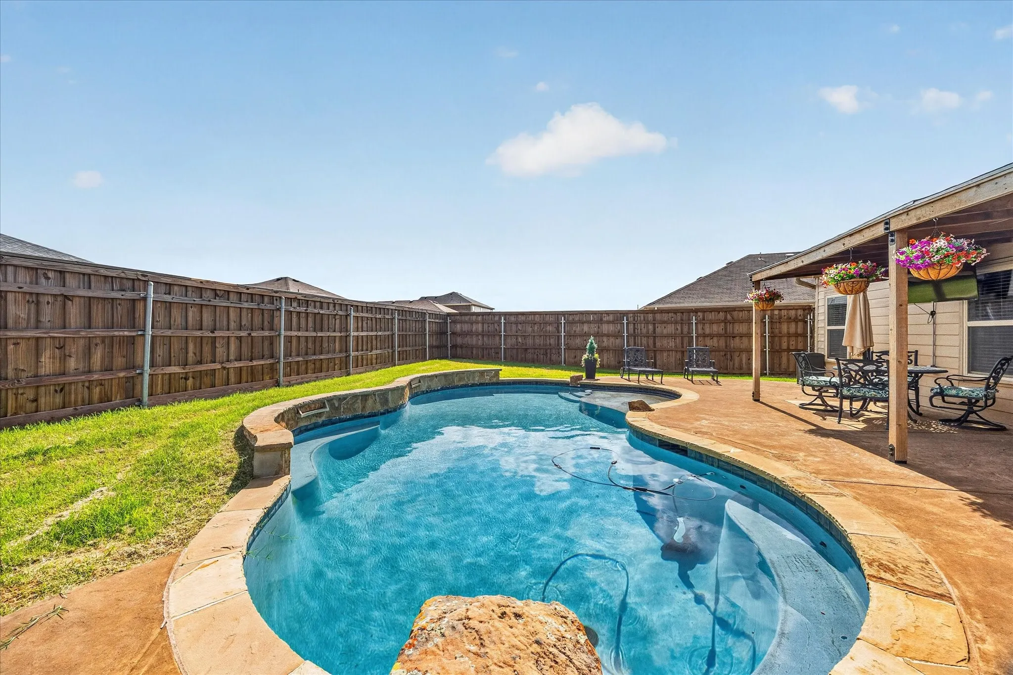 Single Family Residence For Sale in Collin County , 502 Azalea Drive, Josephine, Texas 75173, 5 Bedroom, 4 Bathroom, 2 Garage spaces, 2,338 Sqft, built in 2016, mls#21405624, Real Estate Agent in Josephine, Homes For Sale in Collin county, Homes For Sale in Josephine, Realtor in Josephine Texas, Real Estate Brokerage Independent Realty Texas, Luminita Cordes Realtor
