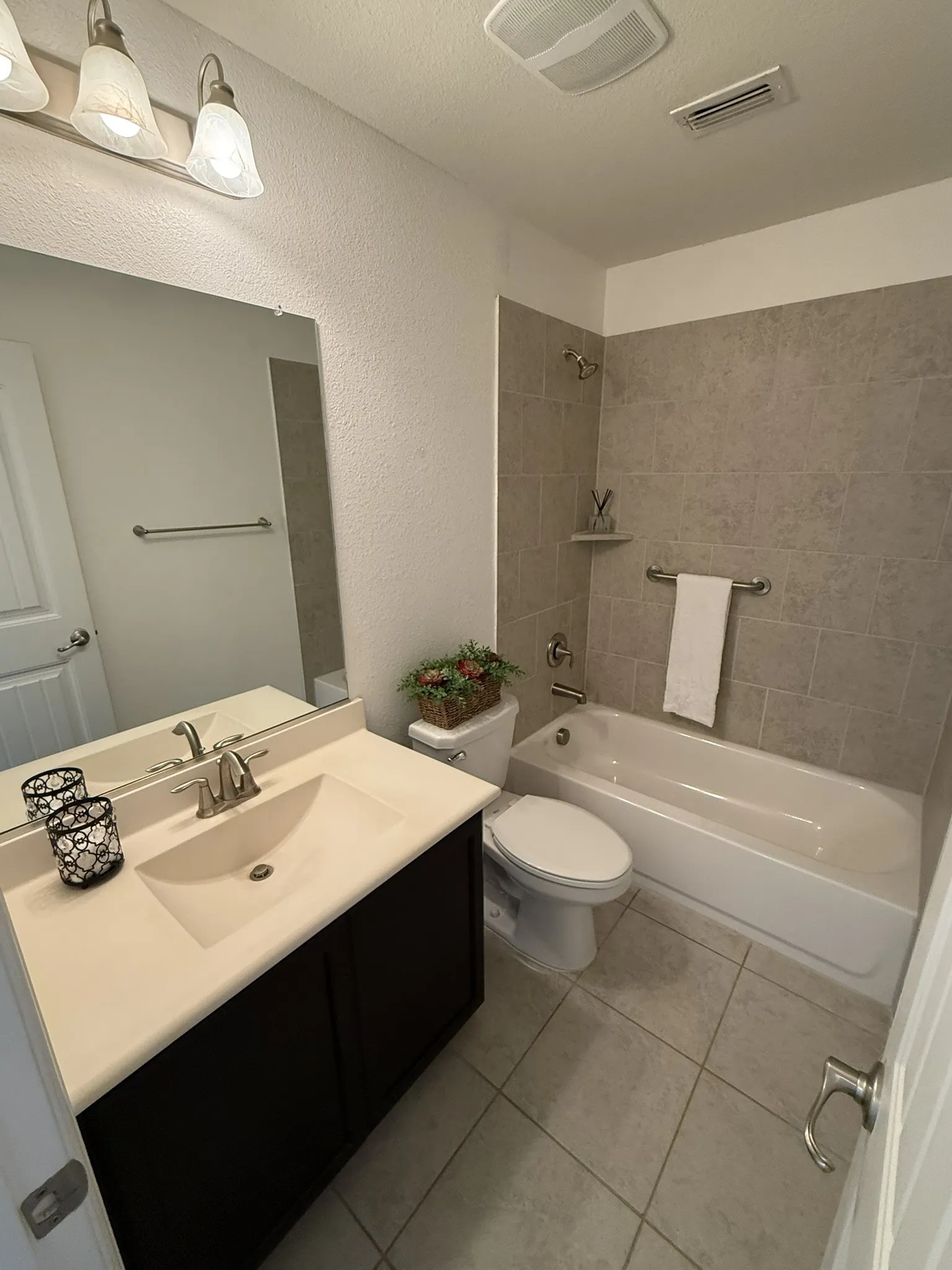 Secondary bathroom