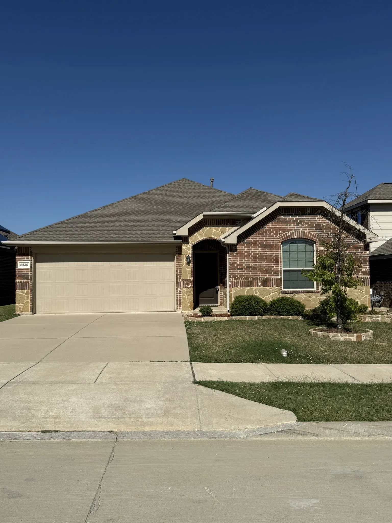 Single Family Residence For Rent in Tarrant County , 8529 Grand Oak Road, Fort Worth, Texas 76123, 4 Bedroom, 2 Bathroom, 2 Garage spaces, 2,008 Sqft, built in 2018, mls#21403974, Real Estate Agent in Fort Worth, Homes For Rent in Tarrant county, Homes For Rent in Fort Worth, Realtor in Fort Worth Texas, Real Estate Brokerage Independent Realty Texas, Luminita Cordes Realtor