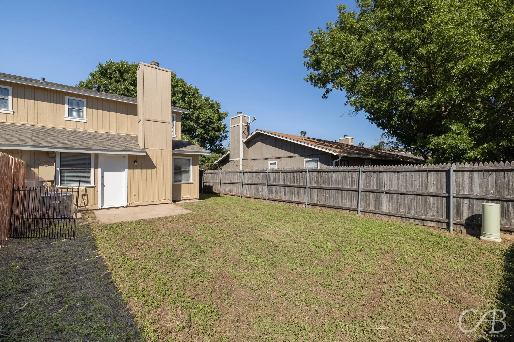 Townhouse For Rent in Taylor County , 1303 Yeomans Road, Abilene, Texas 79602, 2 Bedroom, 2 Bathroom, 1 Garage spaces, 1,350 Sqft, built in 1984, mls#21405668, Real Estate Agent in Abilene, Homes For Rent in Taylor county, Homes For Rent in Abilene, Realtor in Abilene Texas, Real Estate Brokerage Independent Realty Texas, Luminita Cordes Realtor