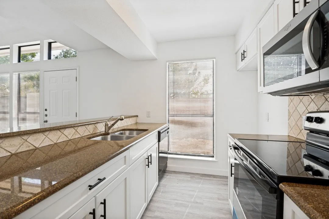 Condominium For Rent in Collin County , 18240 Midway Road 806, Dallas, Texas 75287, 3 Bedroom, 3 Bathroom, Garage spaces, 1,235 Sqft, built in 1982, mls#21405680, Real Estate Agent in Dallas, Homes For Rent in Collin county, Homes For Rent in Dallas, Realtor in Dallas Texas, Real Estate Brokerage Independent Realty Texas, Luminita Cordes Realtor
