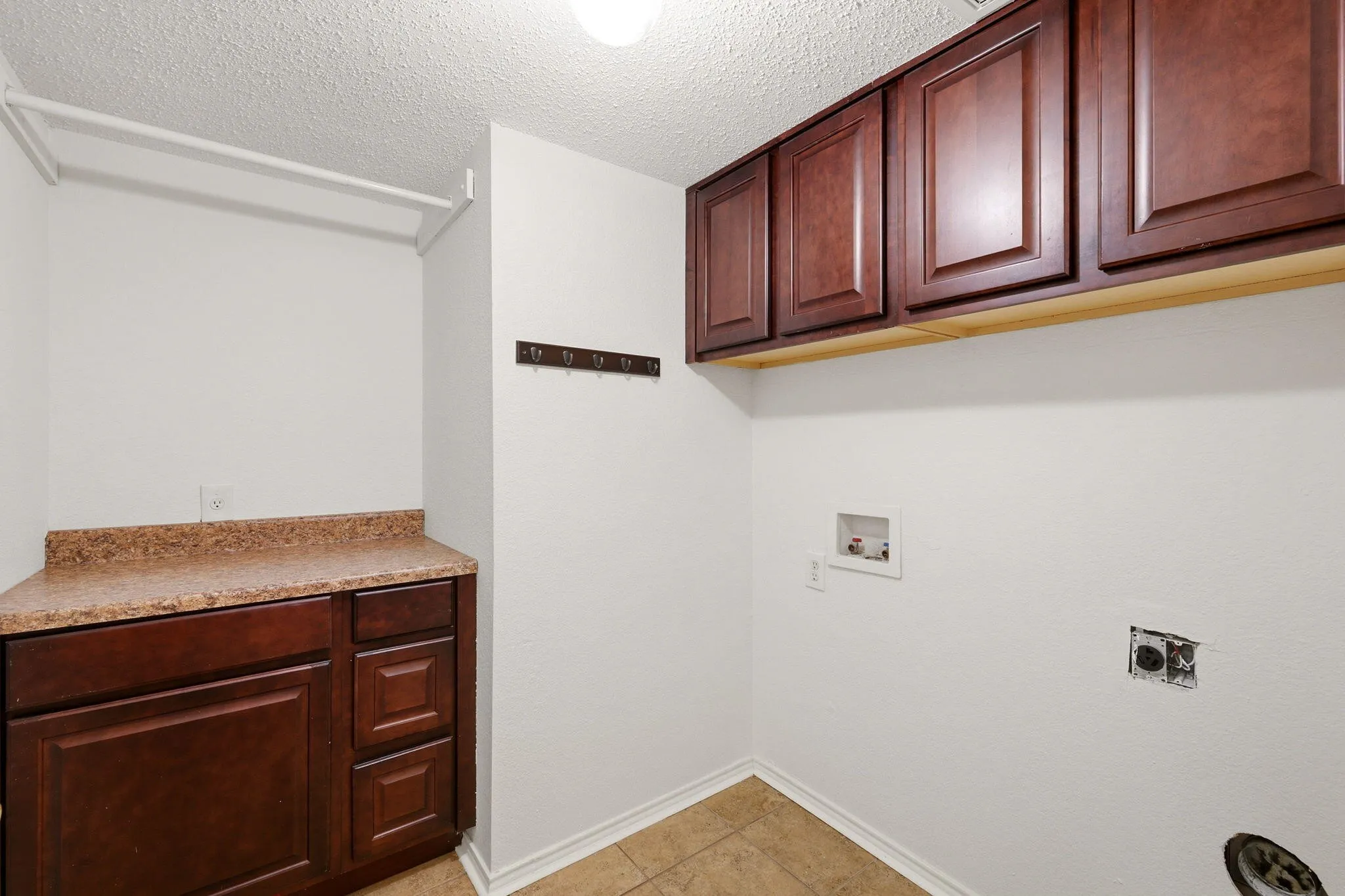Single Family Residence For Sale in Tarrant County , 7942 Salmon Run Way, Fort Worth, Texas 76137, 4 Bedroom, 3 Bathroom, 2 Garage spaces, 2,404 Sqft, built in 1998, mls#21405678, Real Estate Agent in Fort Worth, Homes For Sale in Tarrant county, Homes For Sale in Fort Worth, Realtor in Fort Worth Texas, Real Estate Brokerage Independent Realty Texas, Luminita Cordes Realtor